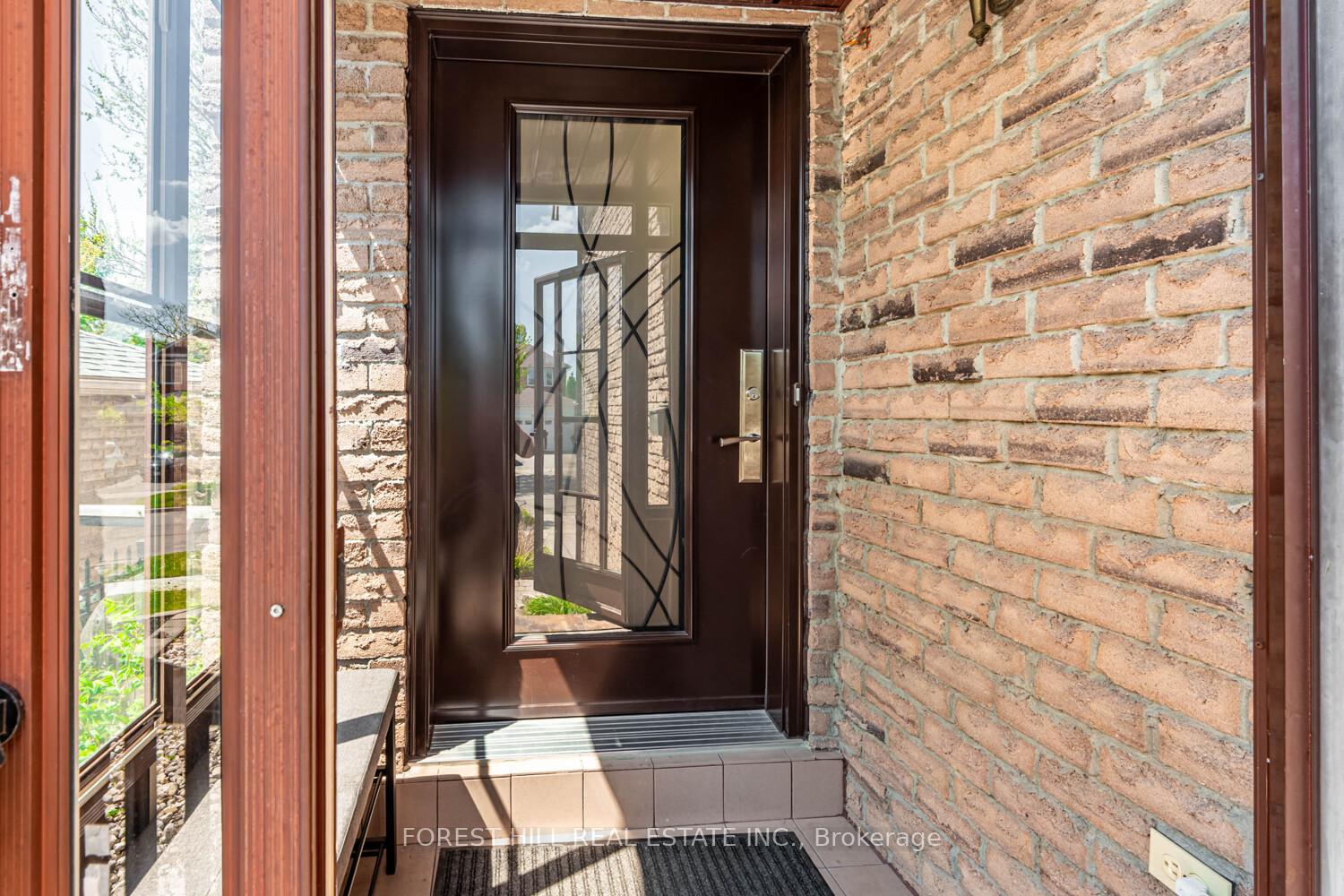 Photo 3 of 81 Croteau Crescent, Vaughan, Crestwood-Springfarm-Yorkhill — HOMEH