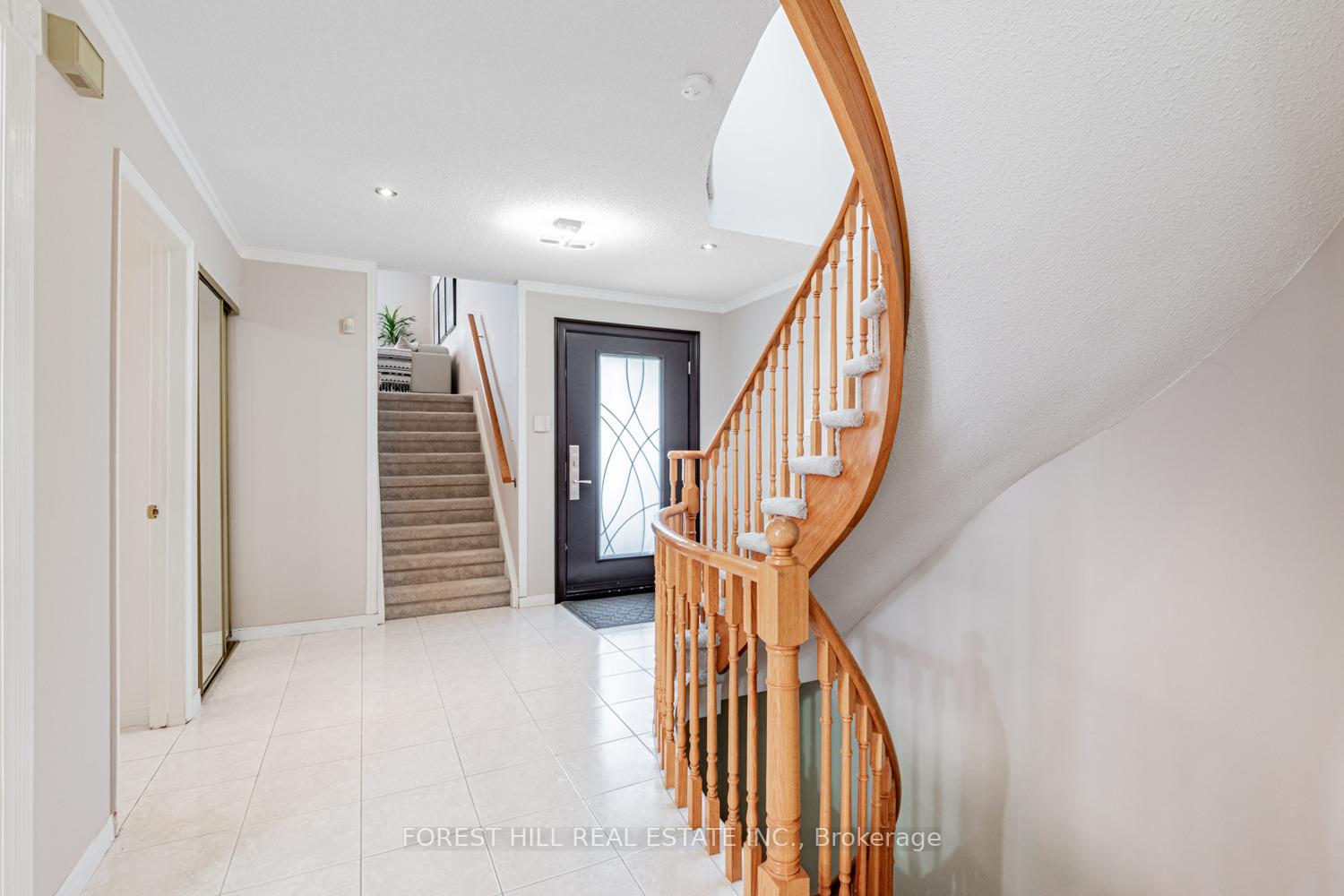 Photo 18 of 81 Croteau Crescent, Vaughan, Crestwood-Springfarm-Yorkhill — HOMEH