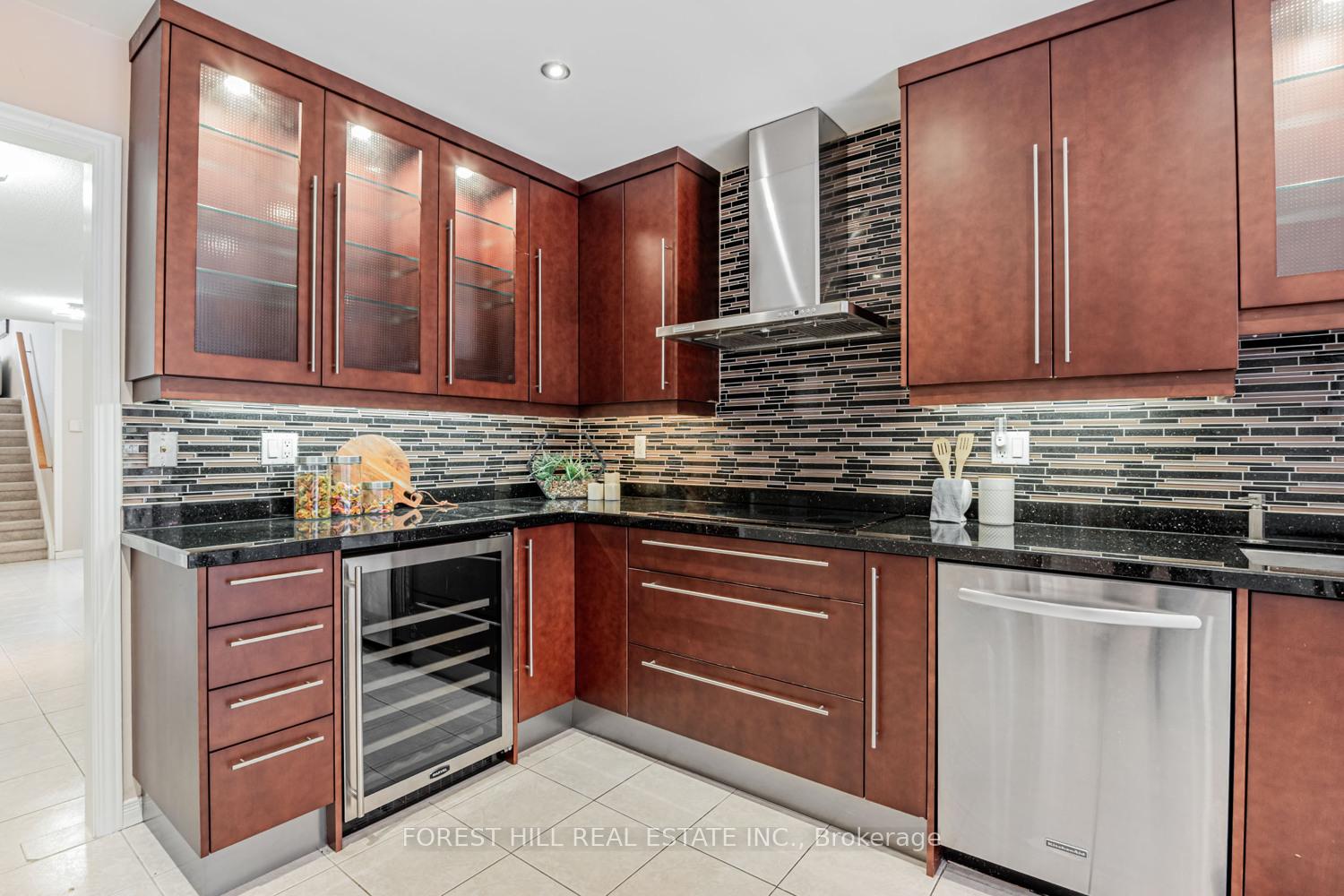 Photo 4 of 81 Croteau Crescent, Vaughan, Crestwood-Springfarm-Yorkhill — HOMEH