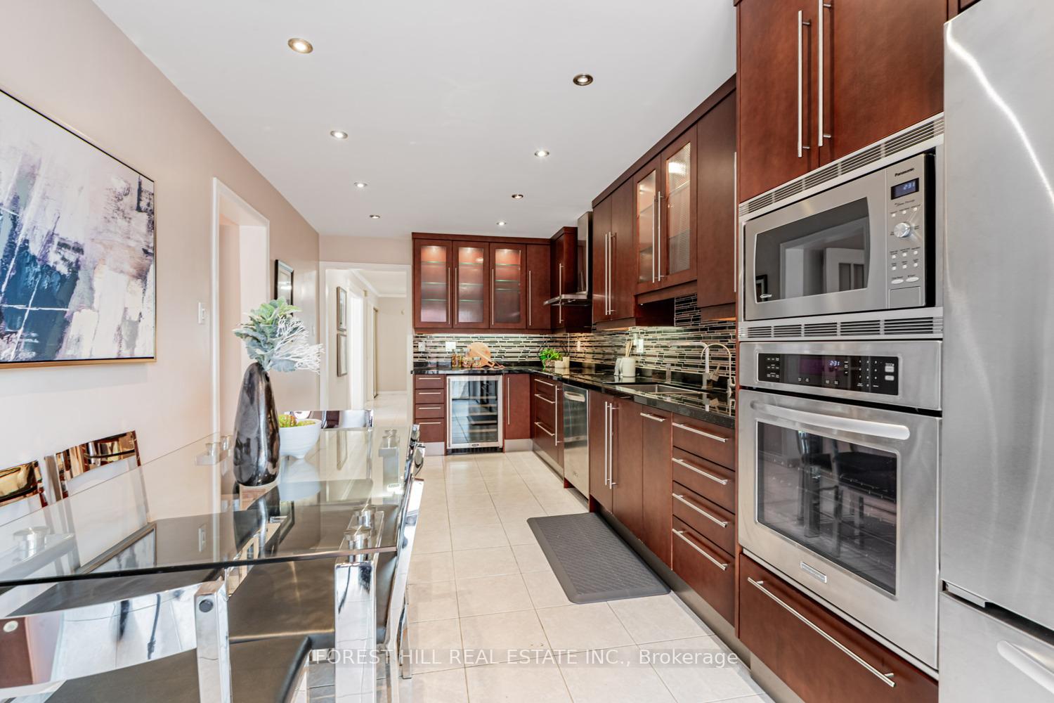 Photo 7 of 81 Croteau Crescent, Vaughan, Crestwood-Springfarm-Yorkhill — HOMEH