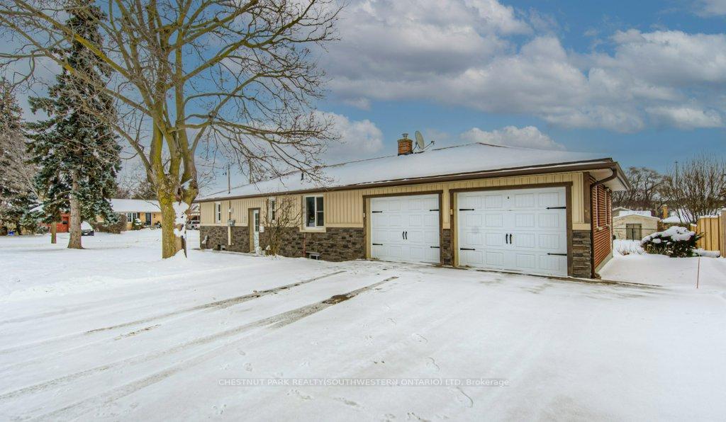 Photo 3 of 49 Plymouth Road, Kitchener, Rockway — HOMEH