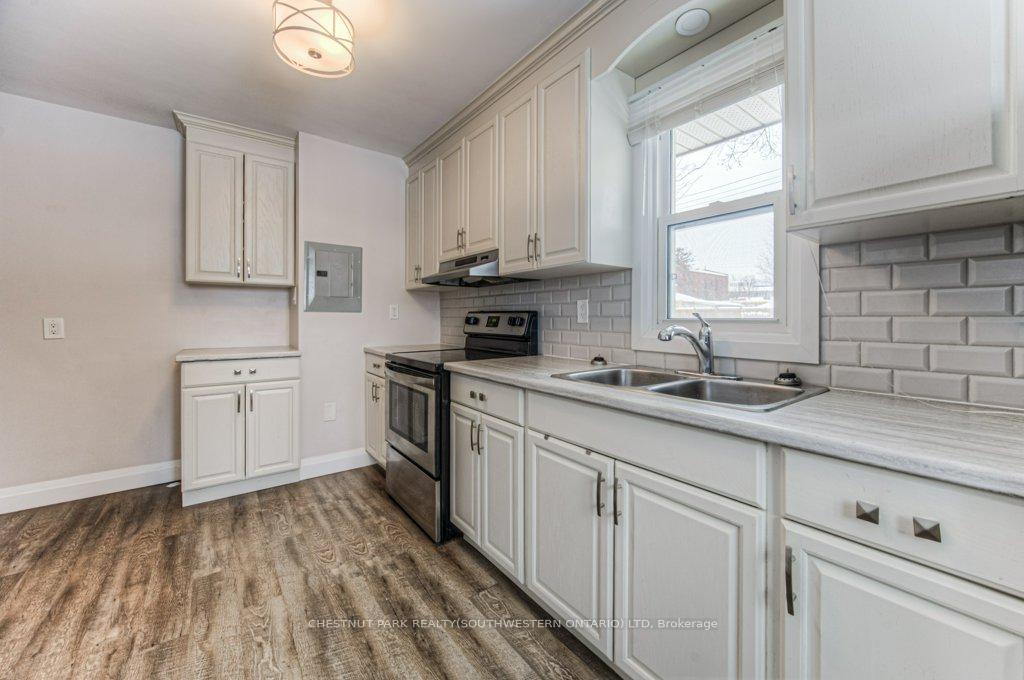 Photo 10 of 49 Plymouth Road, Kitchener, Rockway — HOMEH
