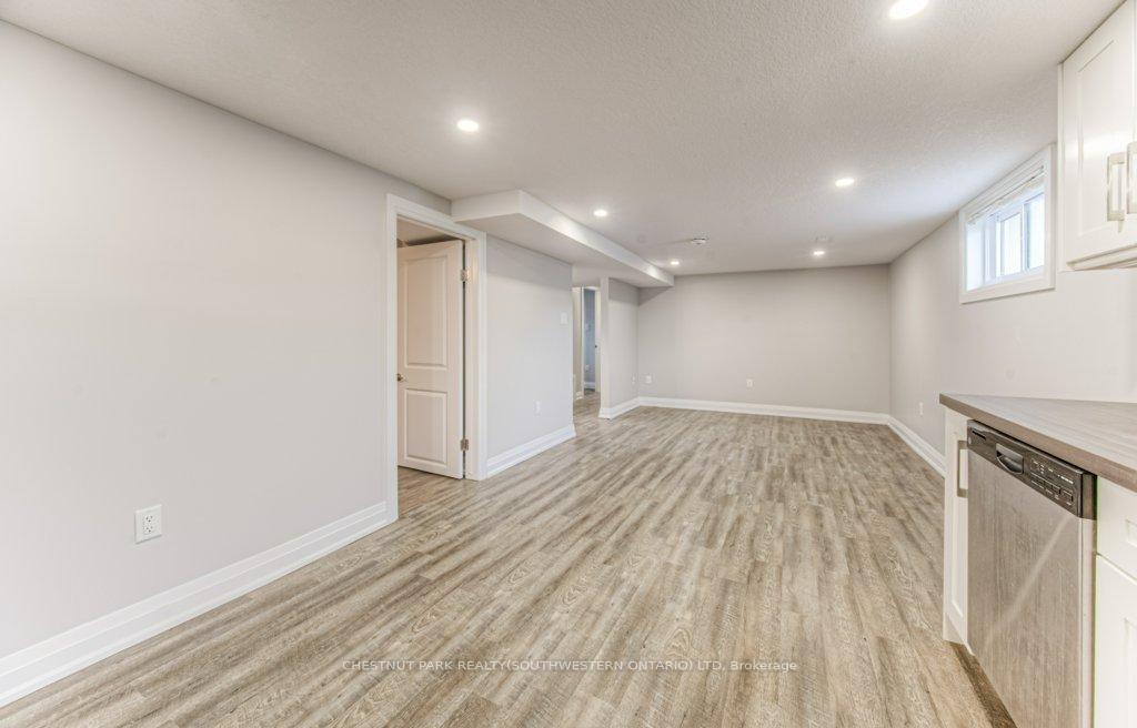 Photo 29 of 49 Plymouth Road, Kitchener, Rockway — HOMEH