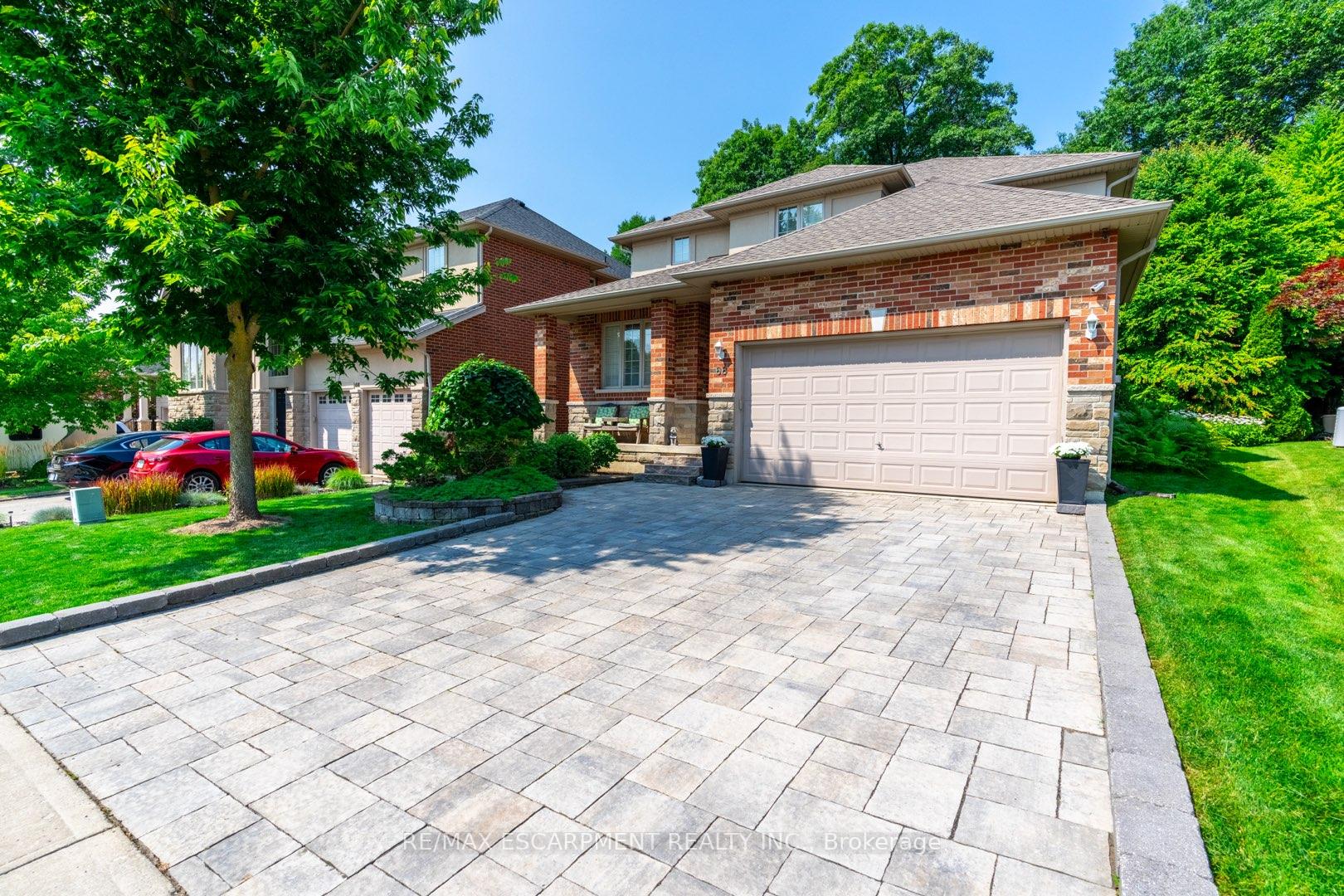 Photo 8 of 68 Newcombe Road, Hamilton, Dundas — HOMEH