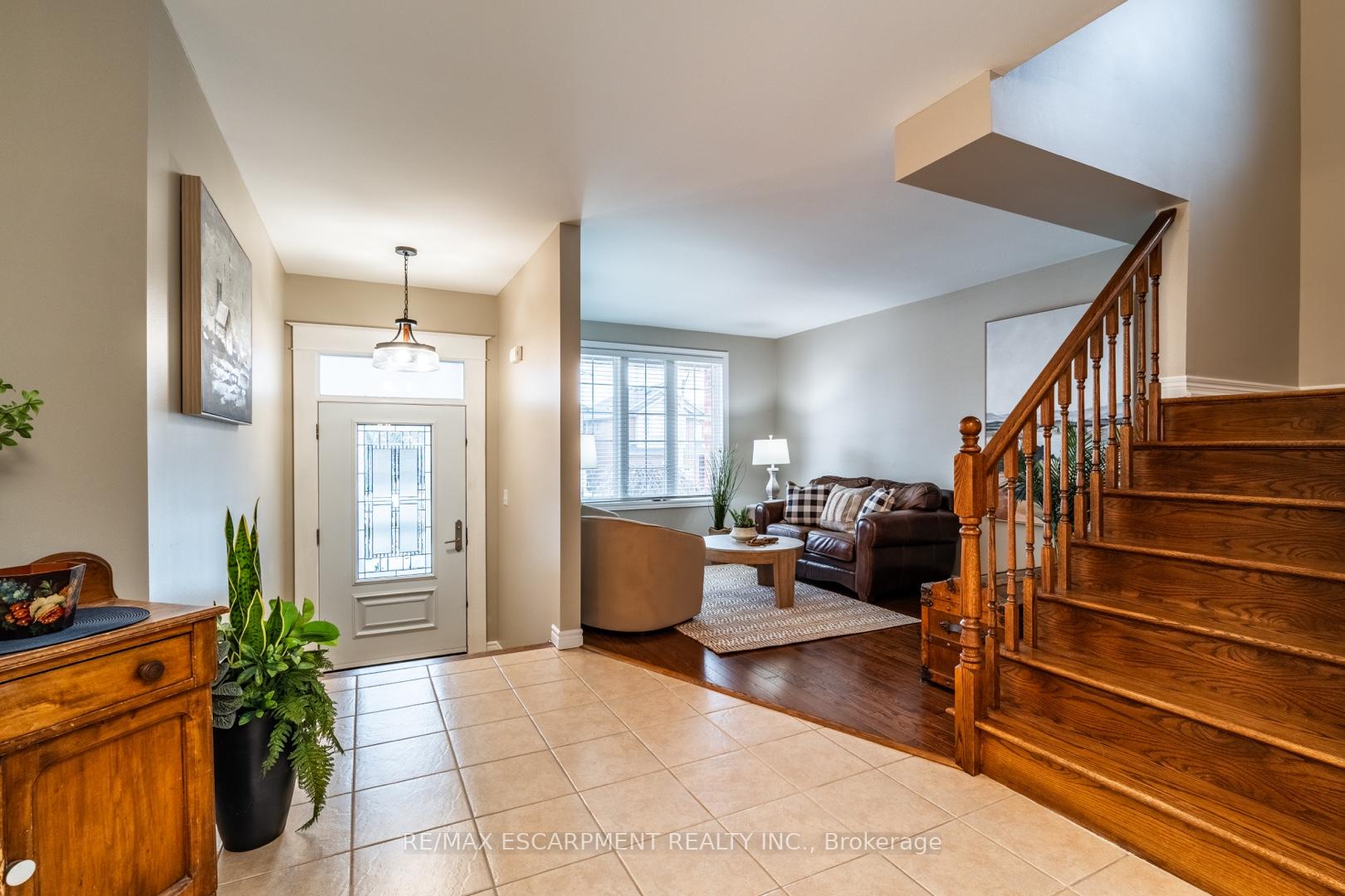 Photo 5 of 68 Newcombe Road, Hamilton, Dundas — HOMEH