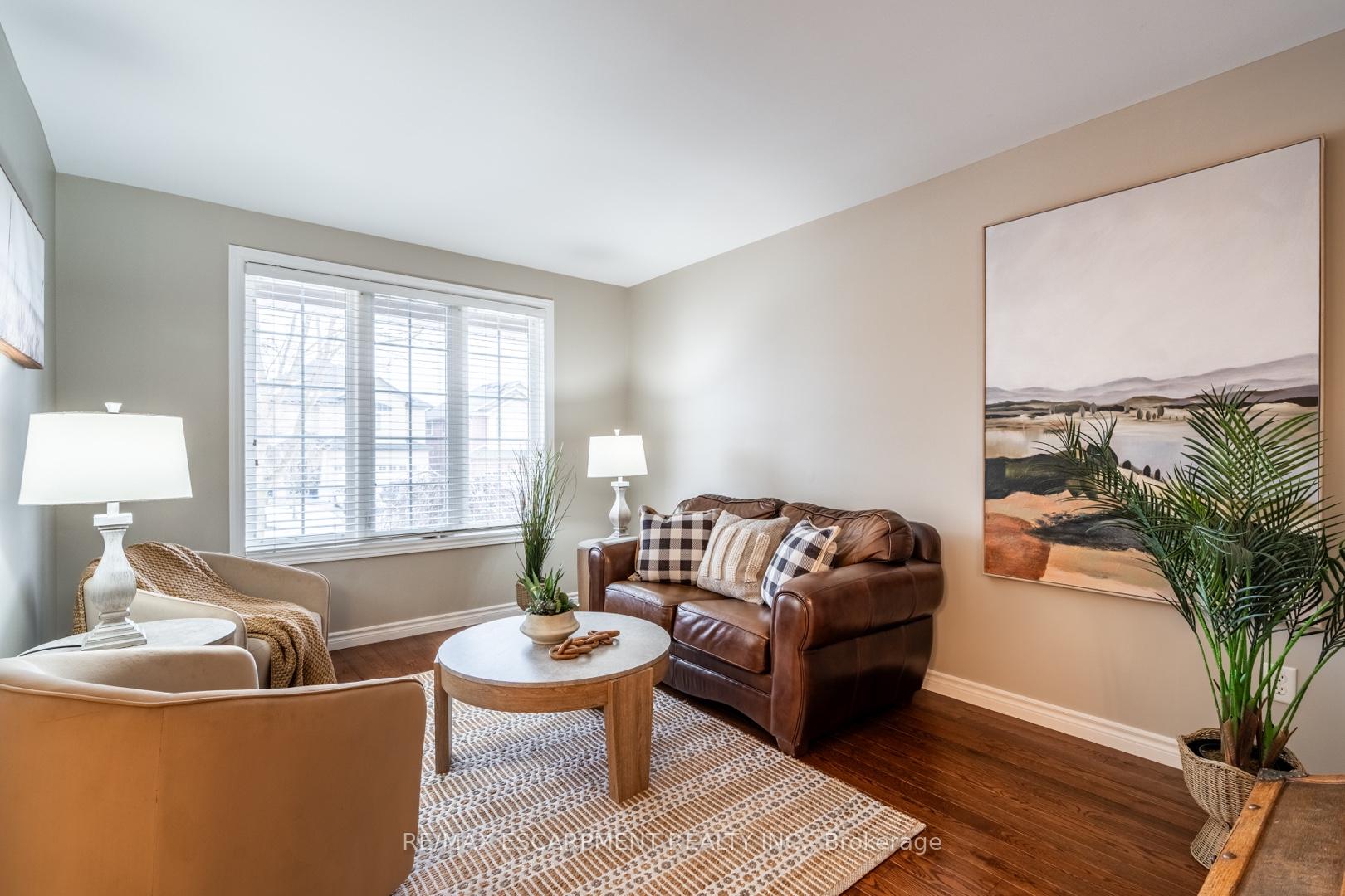 Photo 4 of 68 Newcombe Road, Hamilton, Dundas — HOMEH
