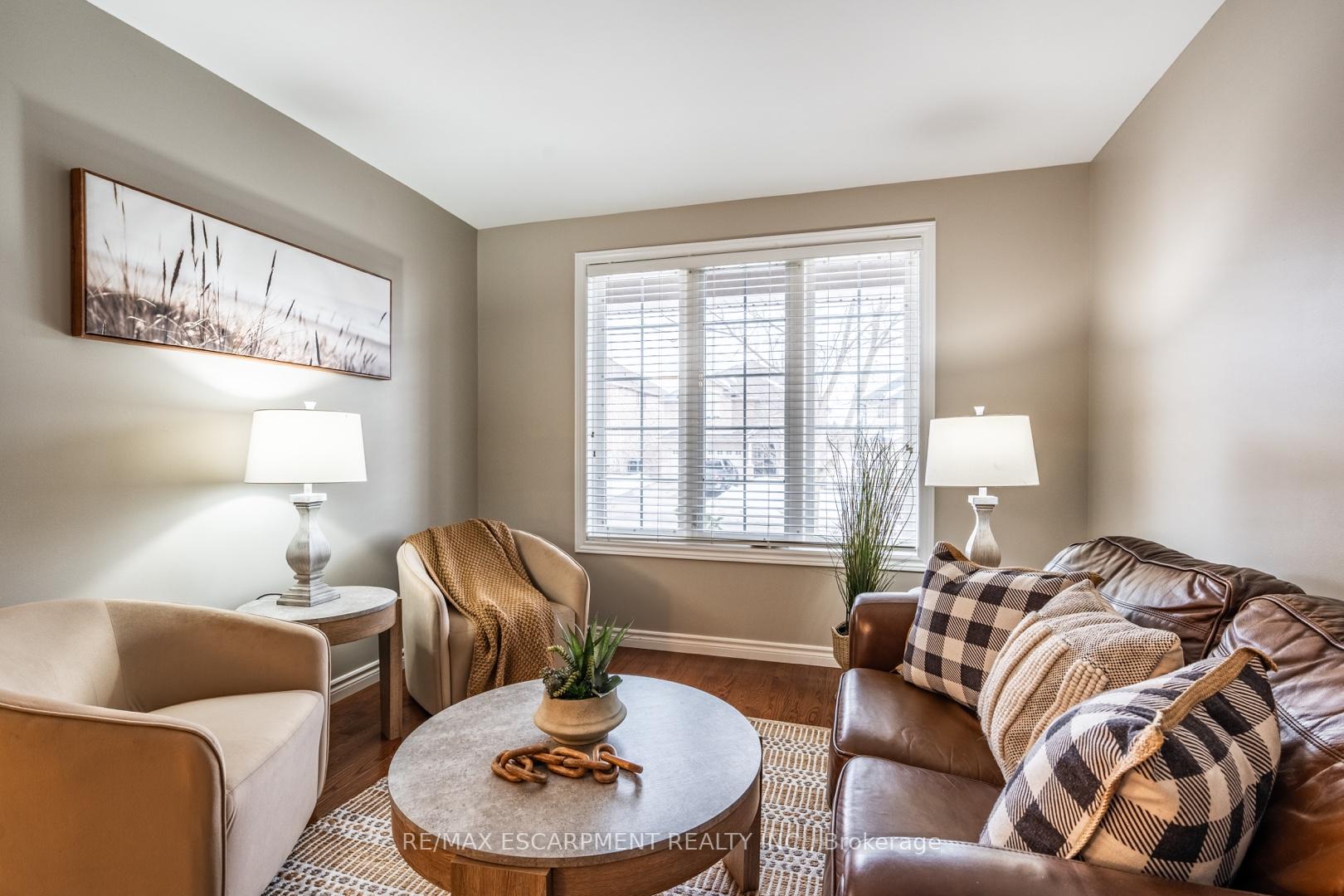 Photo 3 of 68 Newcombe Road, Hamilton, Dundas — HOMEH