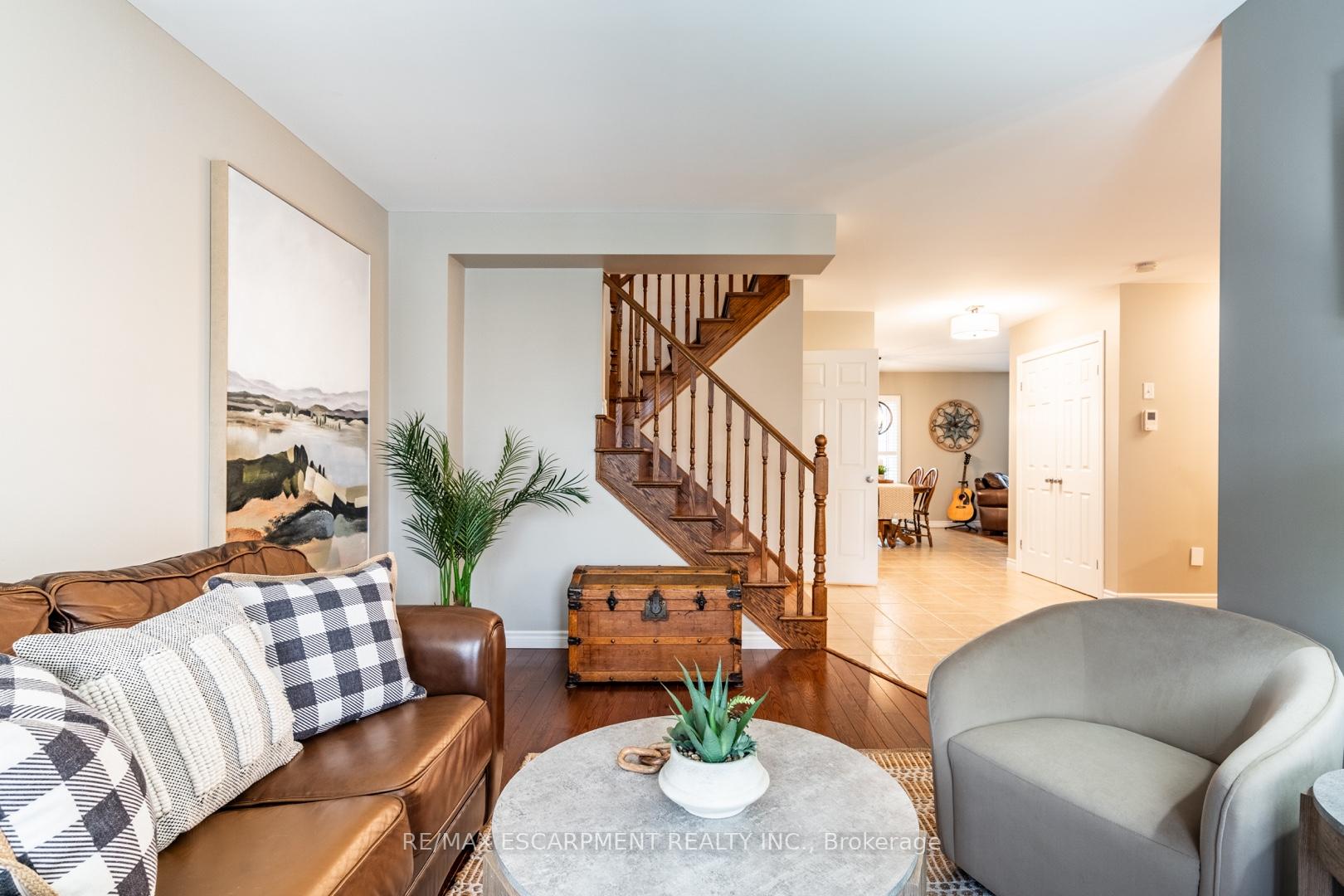 Photo 7 of 68 Newcombe Road, Hamilton, Dundas — HOMEH