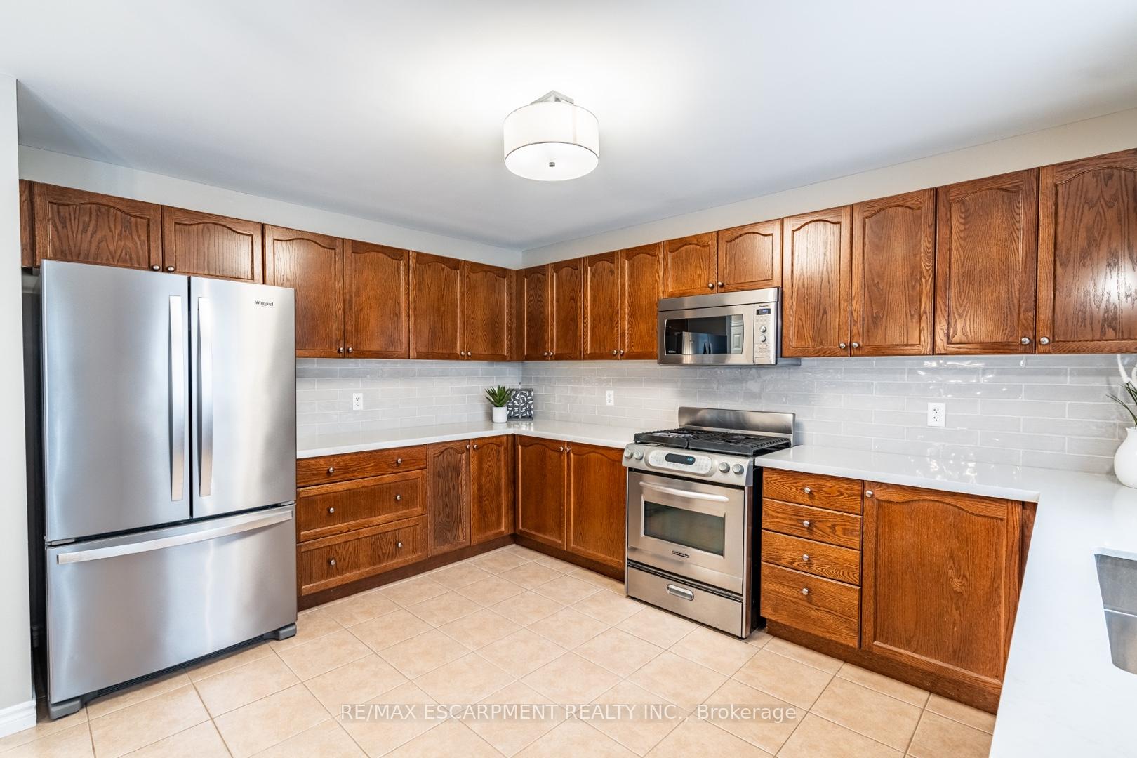 Photo 12 of 68 Newcombe Road, Hamilton, Dundas — HOMEH