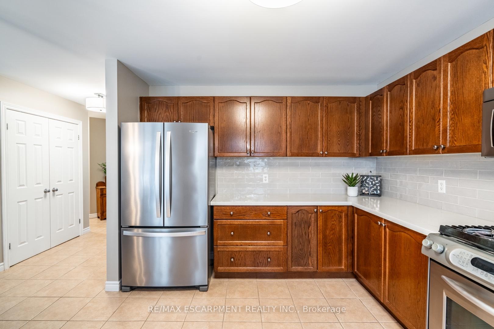 Photo 16 of 68 Newcombe Road, Hamilton, Dundas — HOMEH