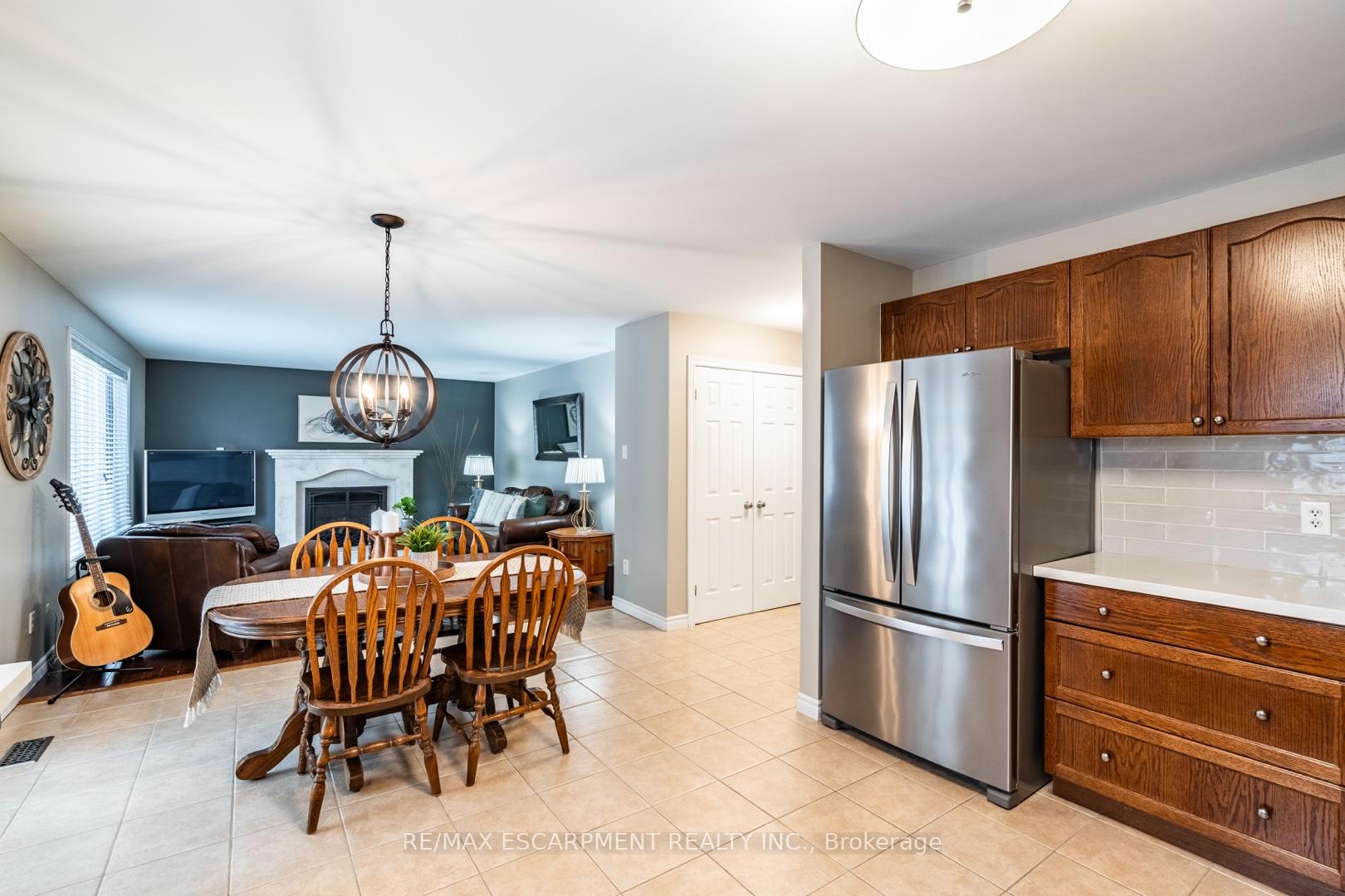 Photo 10 of 68 Newcombe Road, Hamilton, Dundas — HOMEH