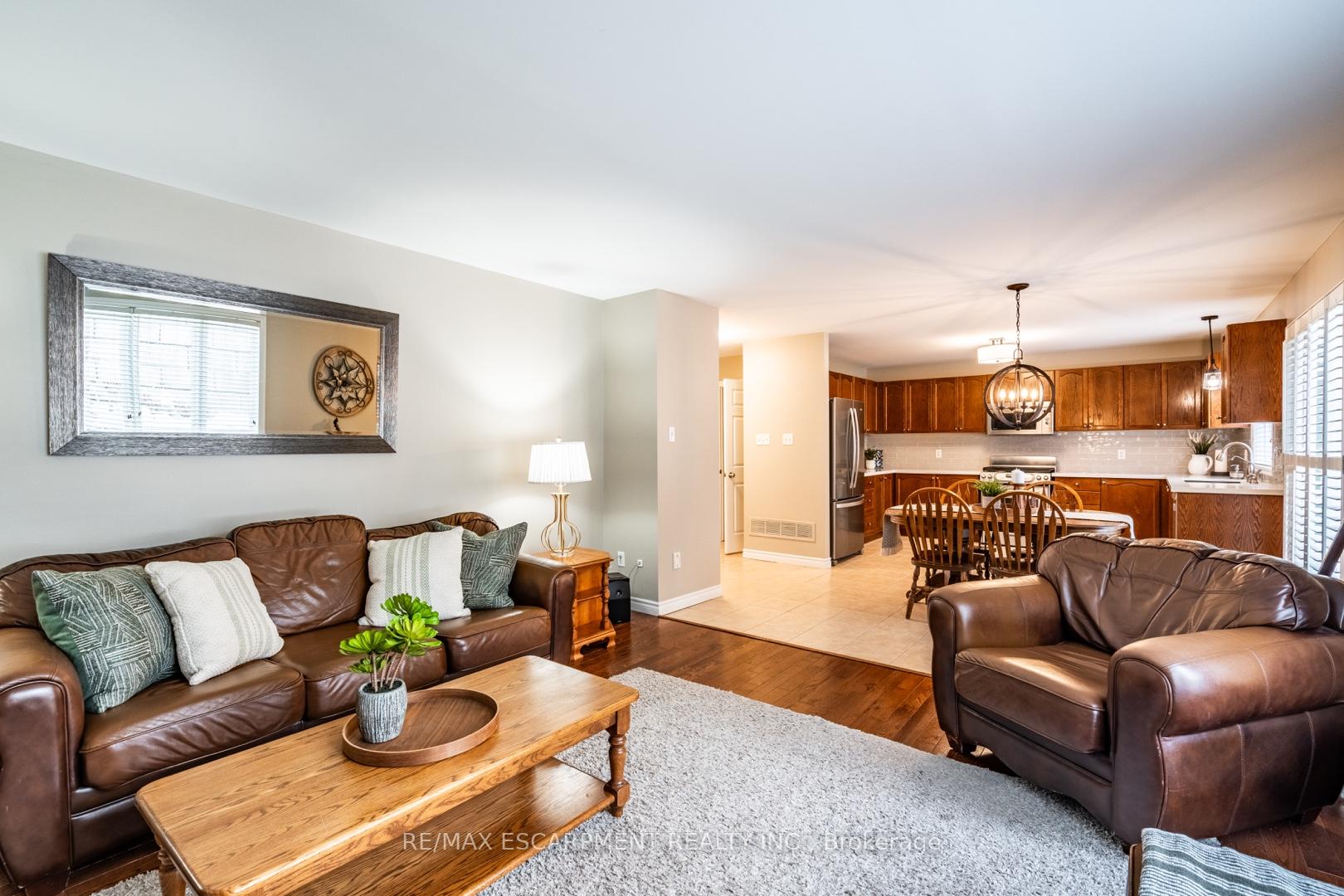 Photo 24 of 68 Newcombe Road, Hamilton, Dundas — HOMEH
