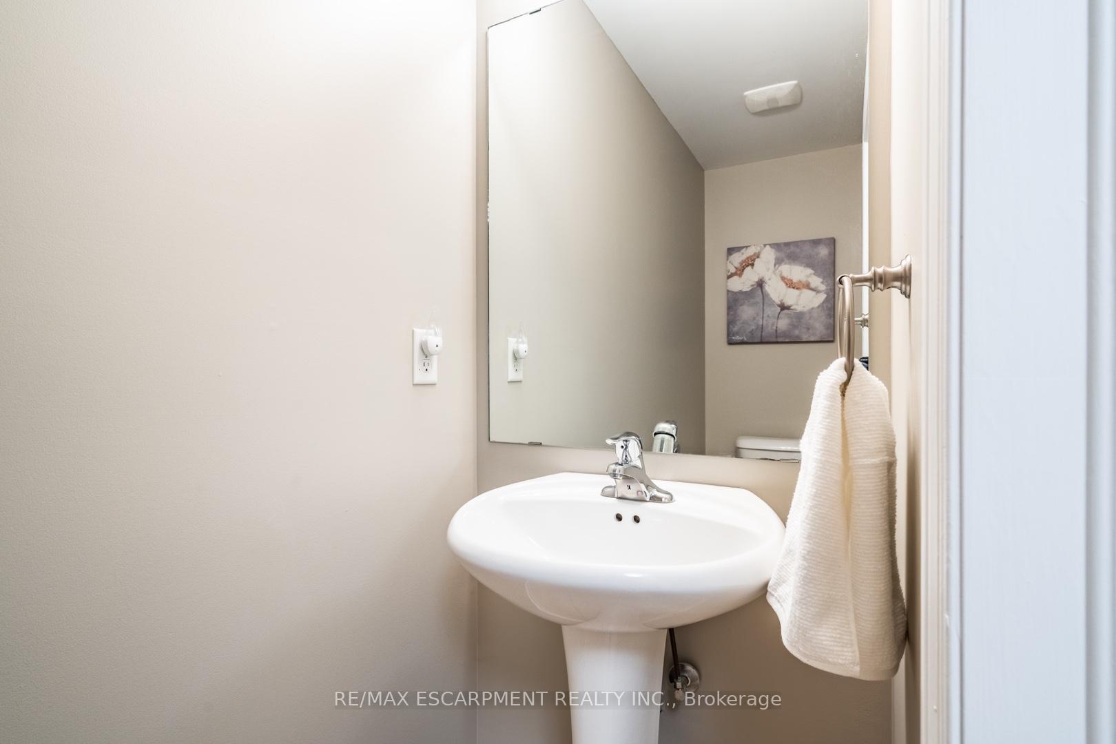 Photo 19 of 68 Newcombe Road, Hamilton, Dundas — HOMEH