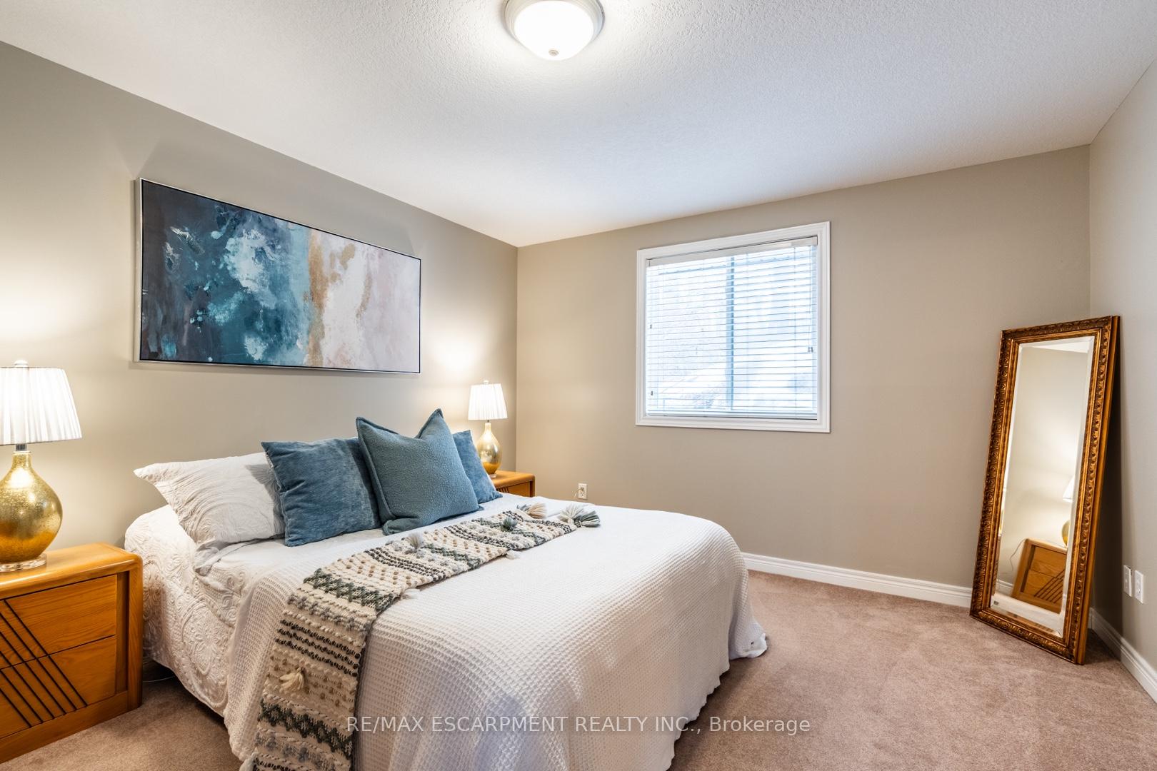 Photo 31 of 68 Newcombe Road, Hamilton, Dundas — HOMEH
