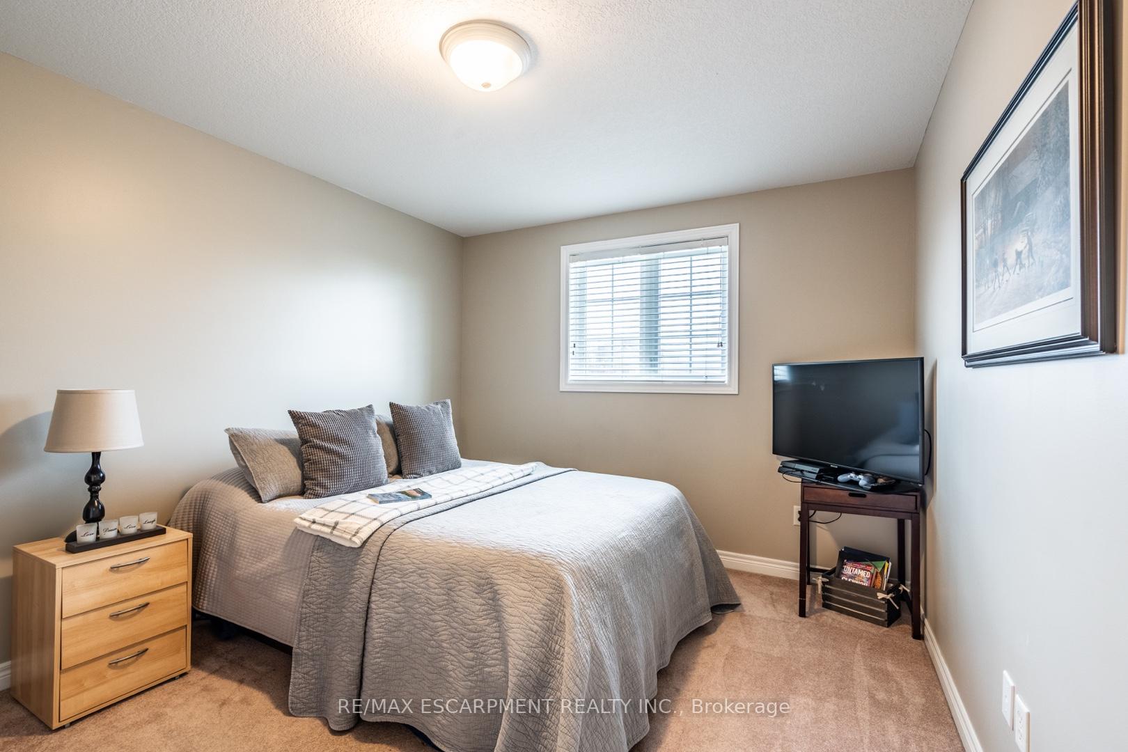 Photo 29 of 68 Newcombe Road, Hamilton, Dundas — HOMEH