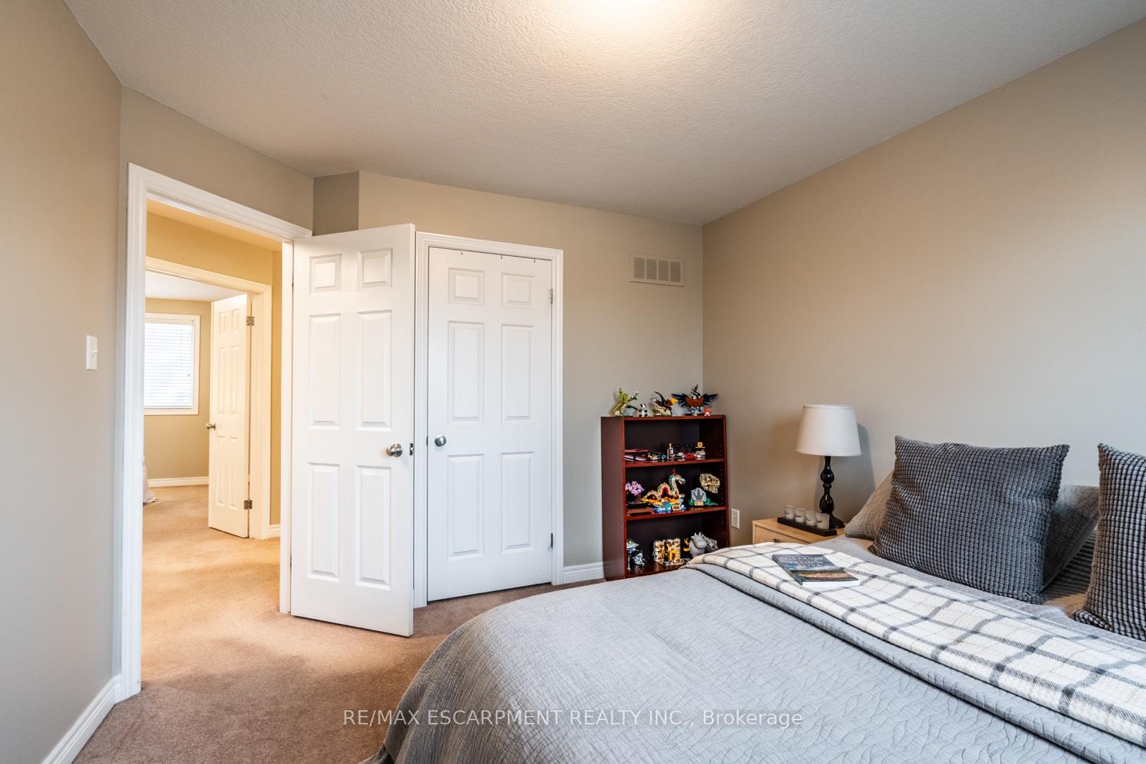 Photo 34 of 68 Newcombe Road, Hamilton, Dundas — HOMEH