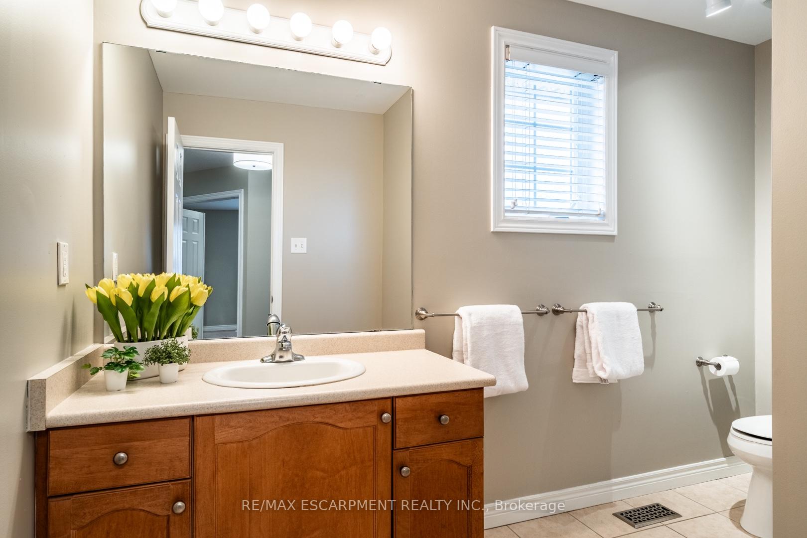 Photo 33 of 68 Newcombe Road, Hamilton, Dundas — HOMEH