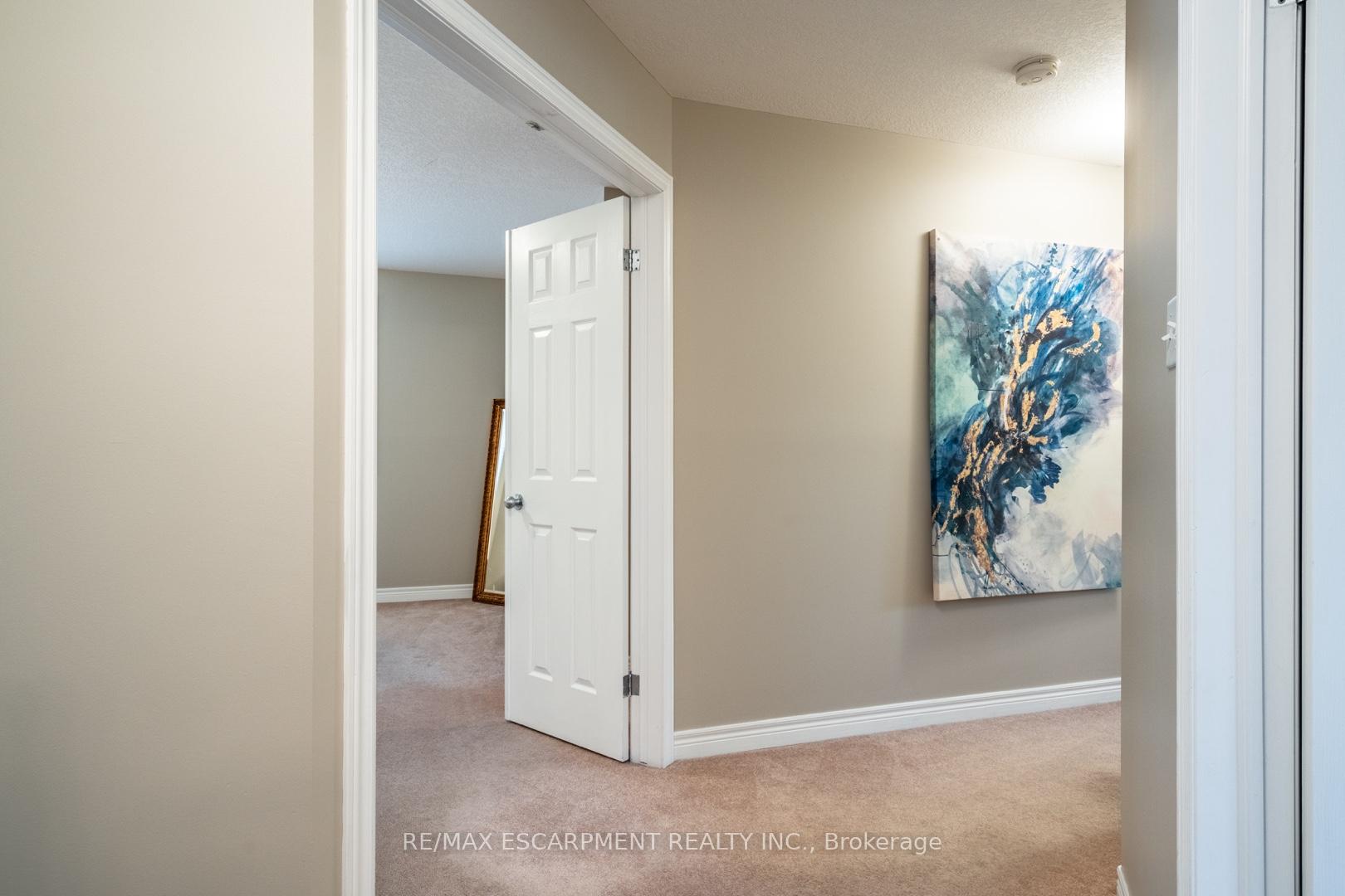 Photo 23 of 68 Newcombe Road, Hamilton, Dundas — HOMEH