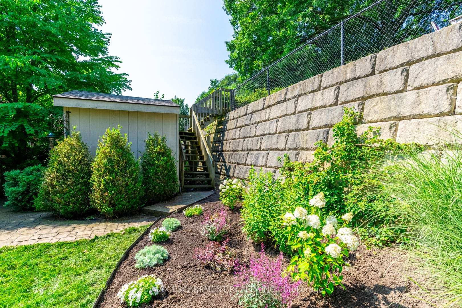 Photo 48 of 68 Newcombe Road, Hamilton, Dundas — HOMEH