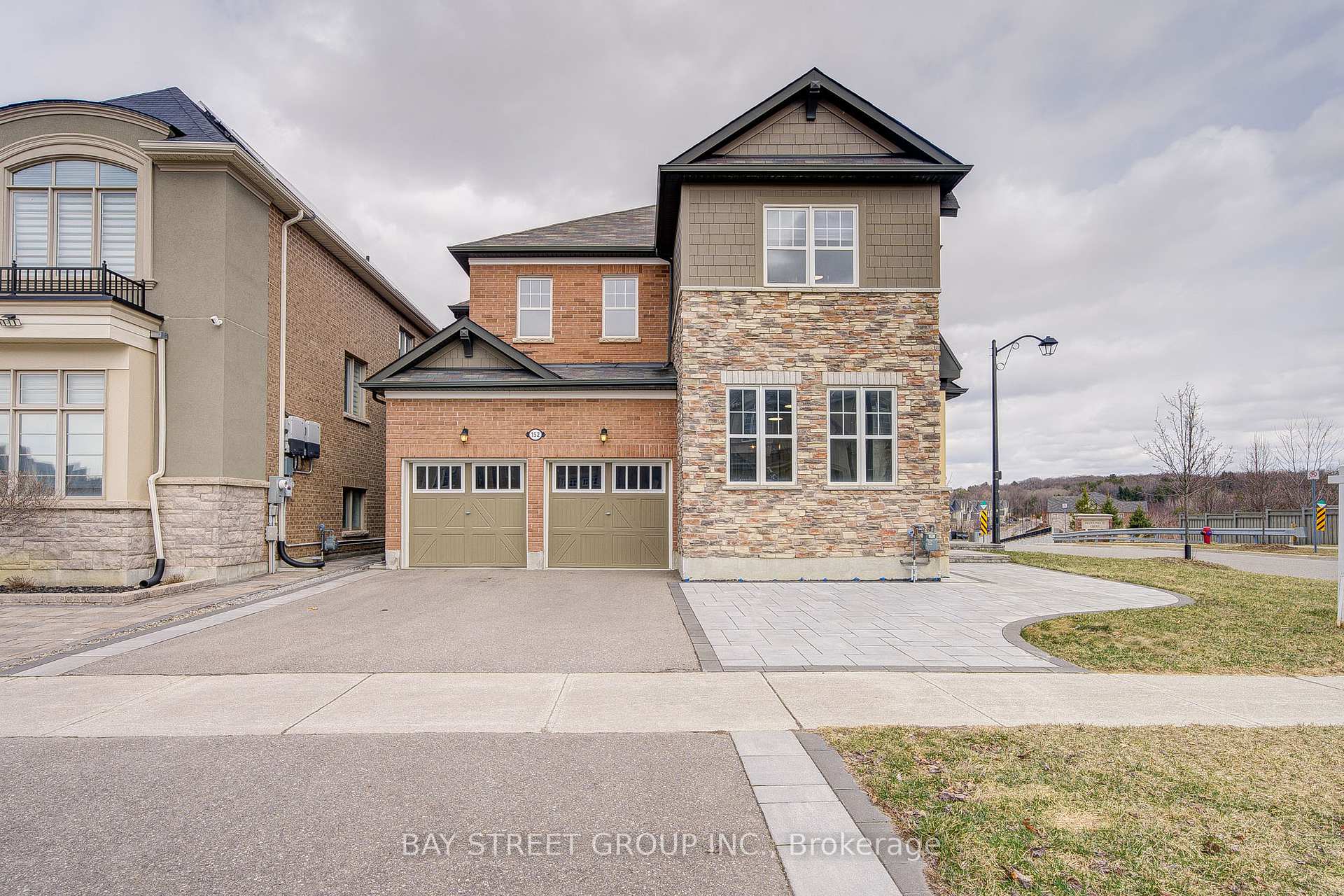 Photo 3 of 152 Baber Crescent, Aurora, Rural Aurora — HOMEH