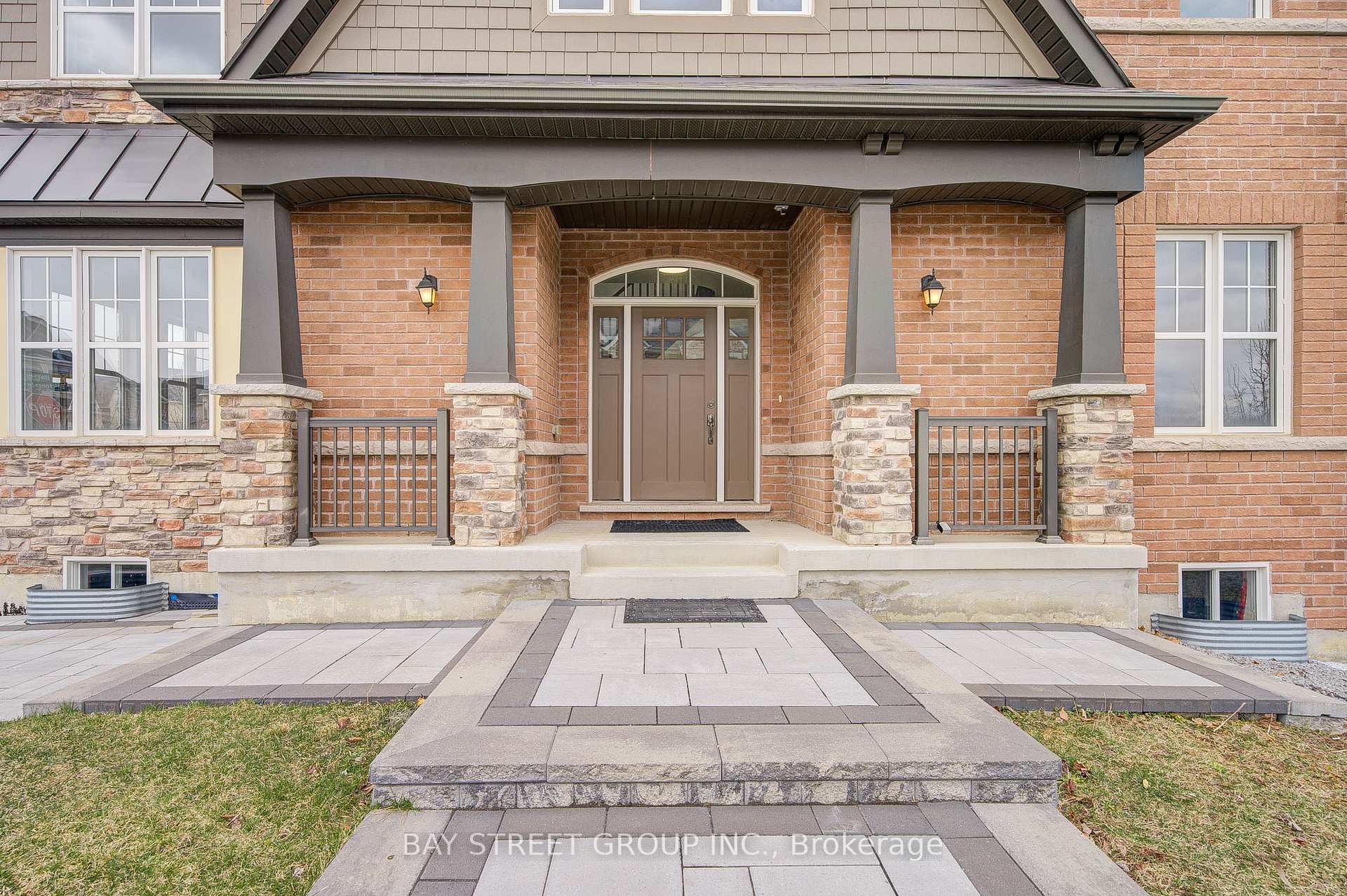 Photo 2 of 152 Baber Crescent, Aurora, Rural Aurora — HOMEH