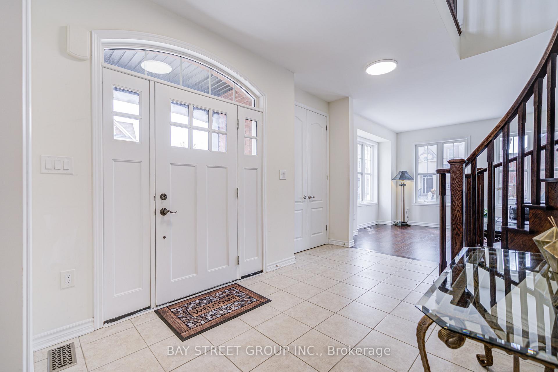 Photo 4 of 152 Baber Crescent, Aurora, Rural Aurora — HOMEH