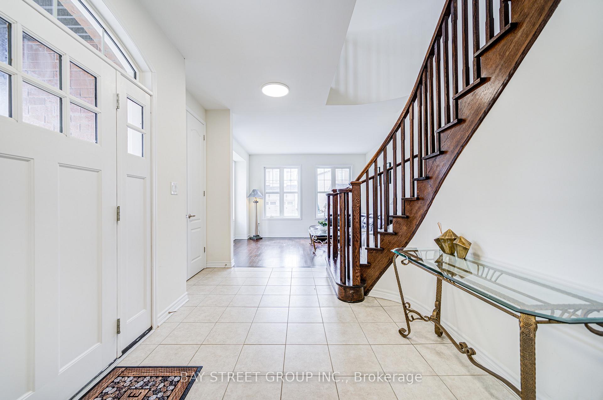 Photo 5 of 152 Baber Crescent, Aurora, Rural Aurora — HOMEH