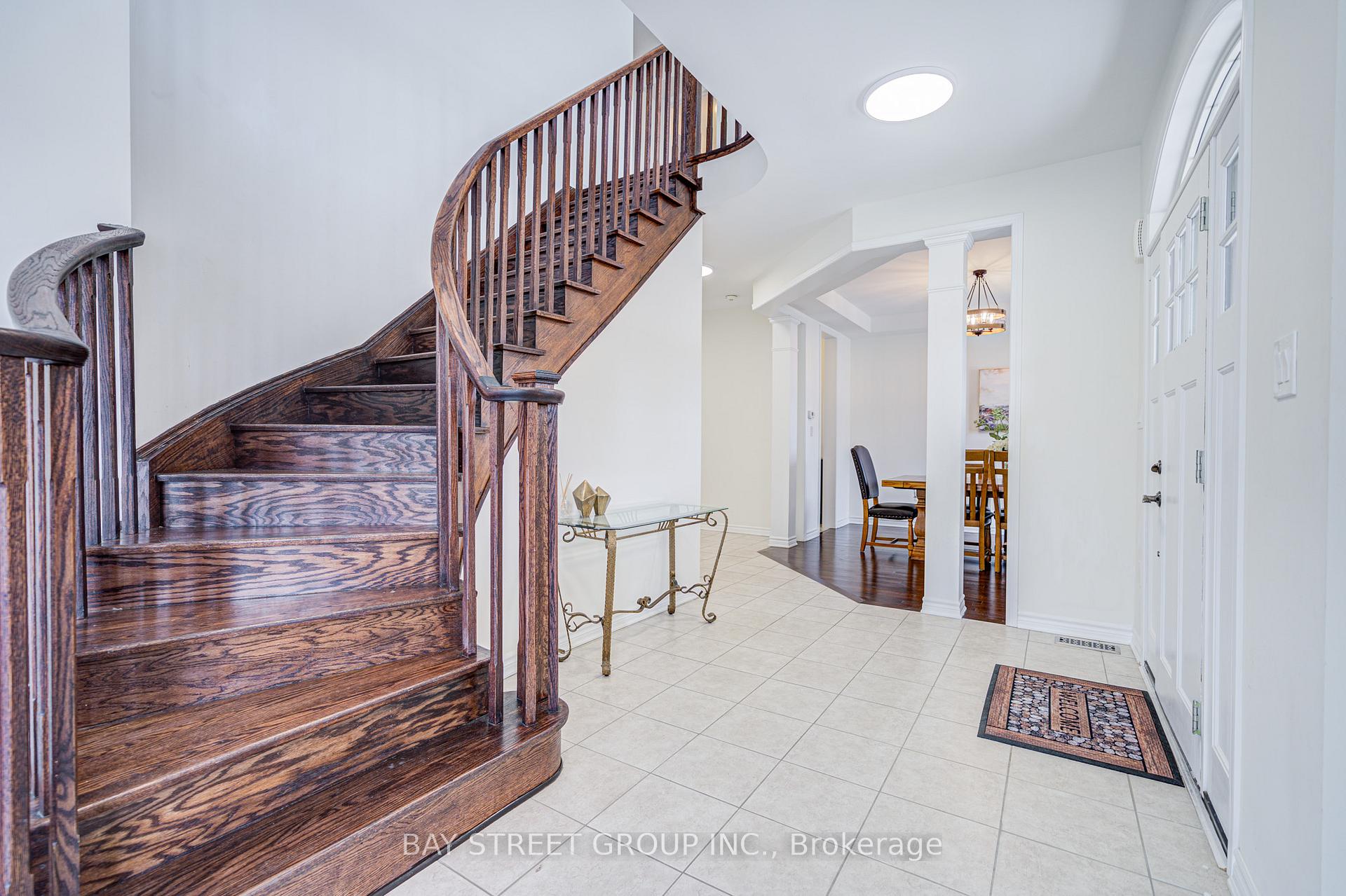 Photo 8 of 152 Baber Crescent, Aurora, Rural Aurora — HOMEH