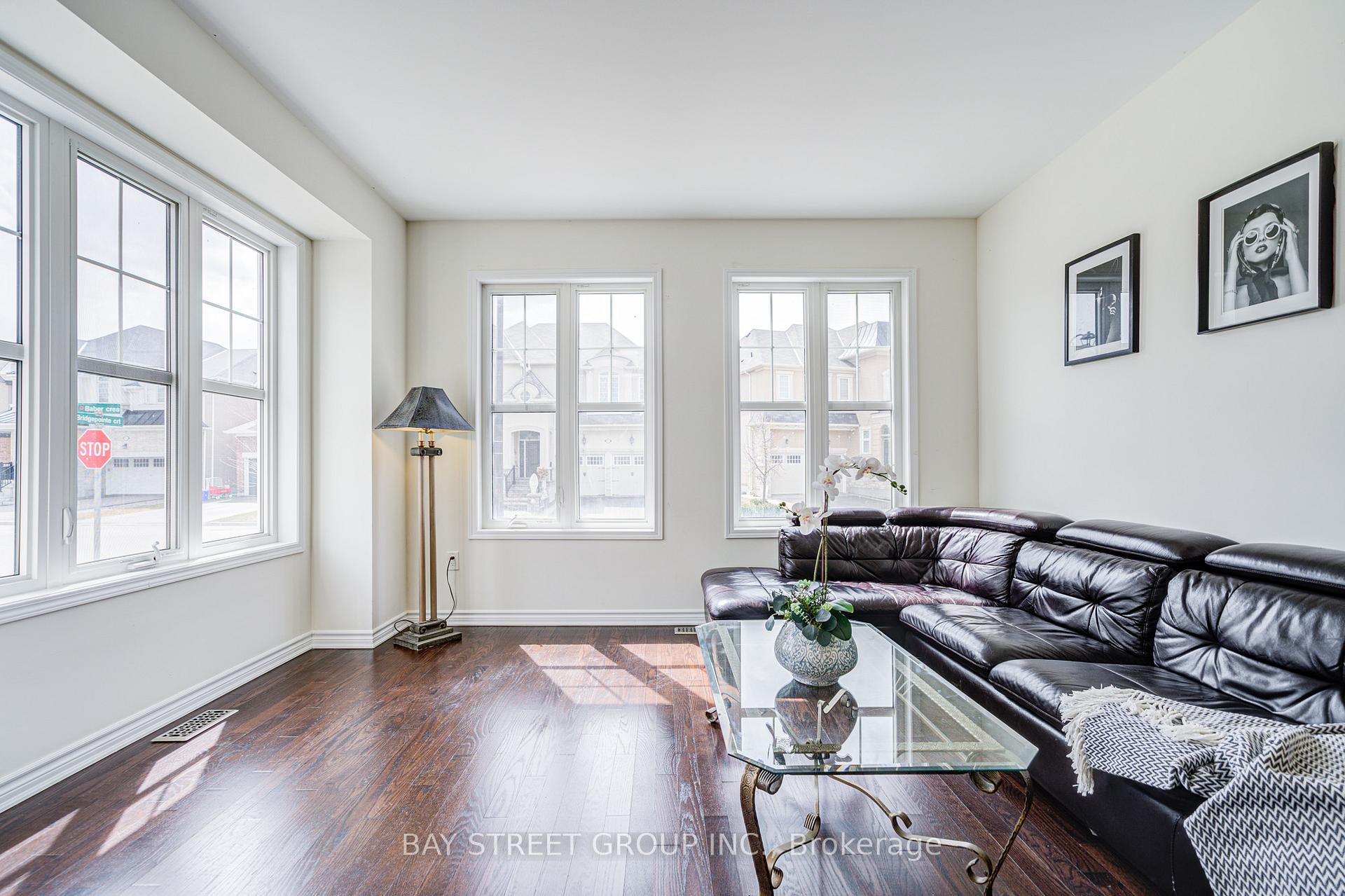 Photo 10 of 152 Baber Crescent, Aurora, Rural Aurora — HOMEH