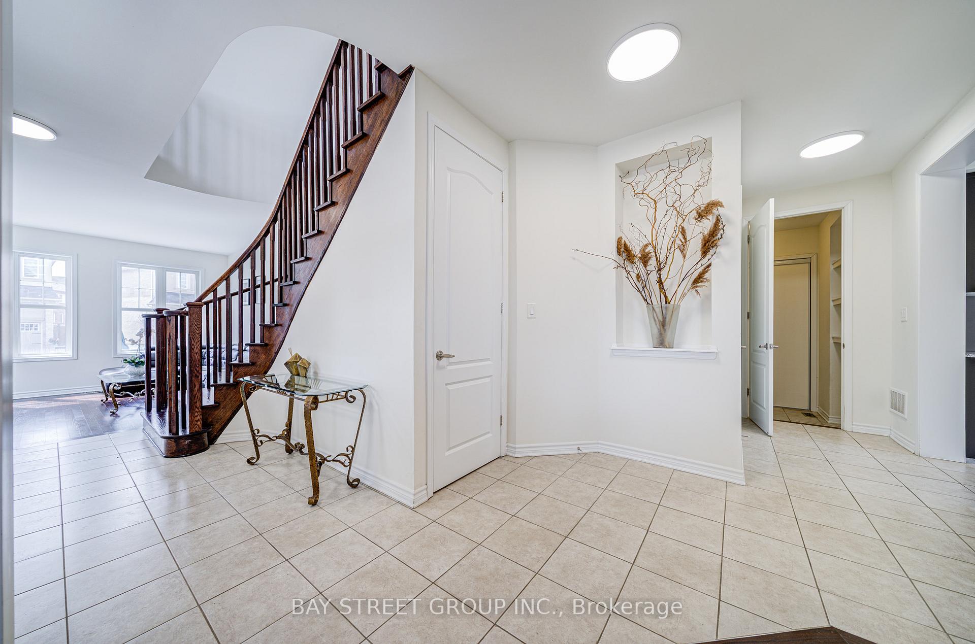 Photo 7 of 152 Baber Crescent, Aurora, Rural Aurora — HOMEH