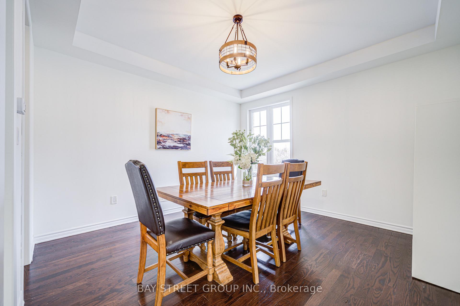 Photo 9 of 152 Baber Crescent, Aurora, Rural Aurora — HOMEH