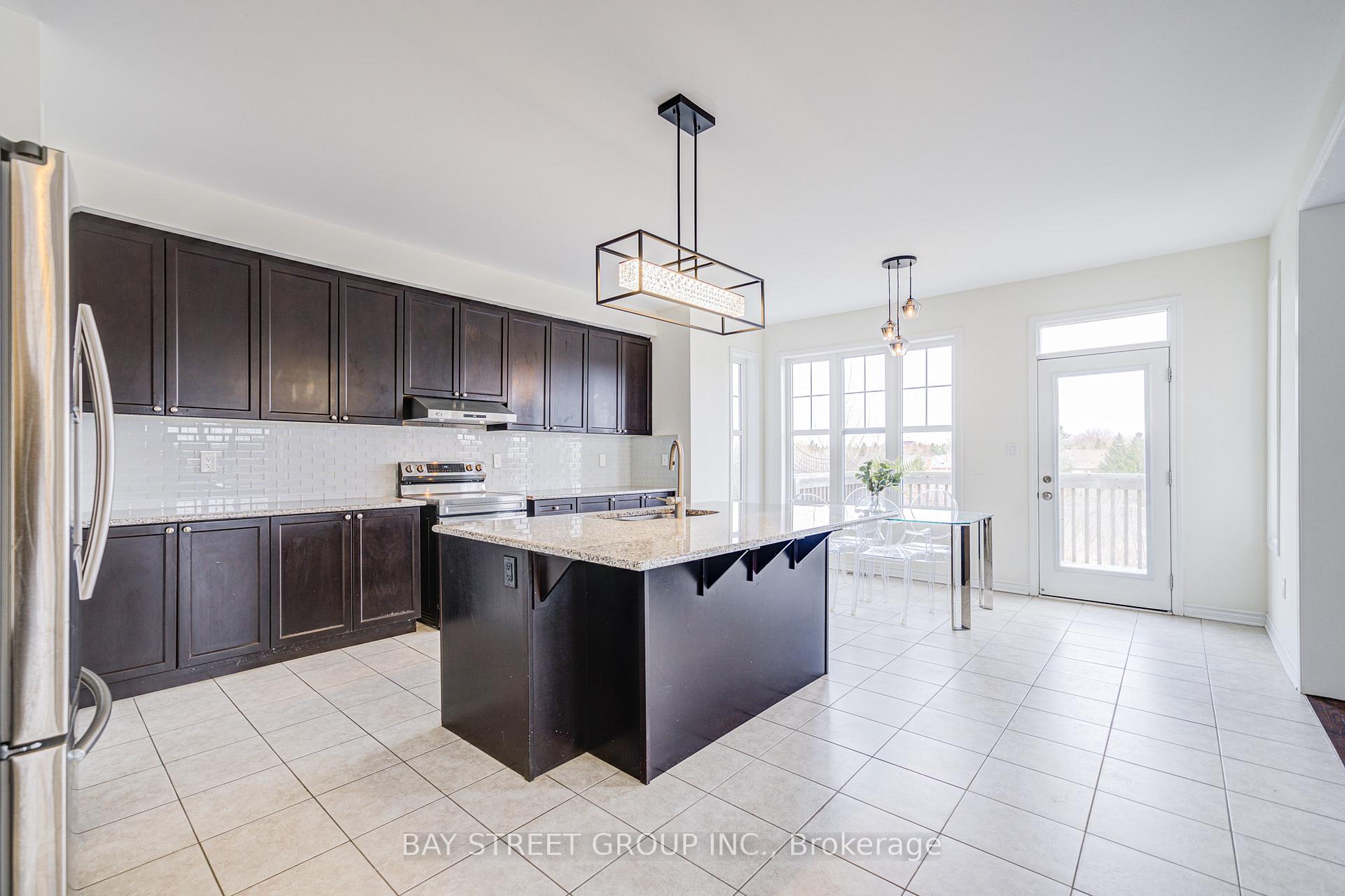 Photo 48 of 152 Baber Crescent, Aurora, Rural Aurora — HOMEH