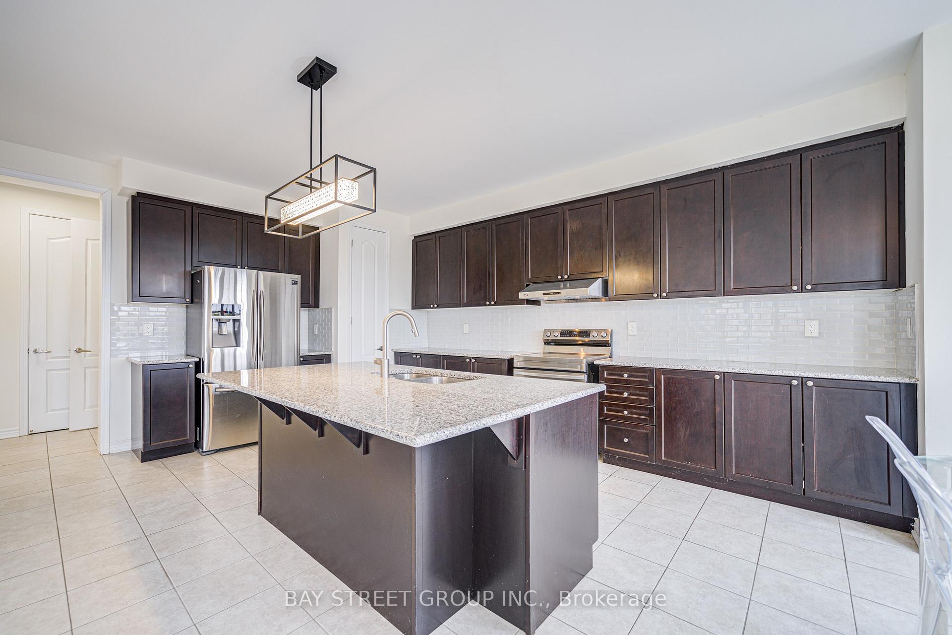 Photo 16 of 152 Baber Crescent, Aurora, Rural Aurora — HOMEH
