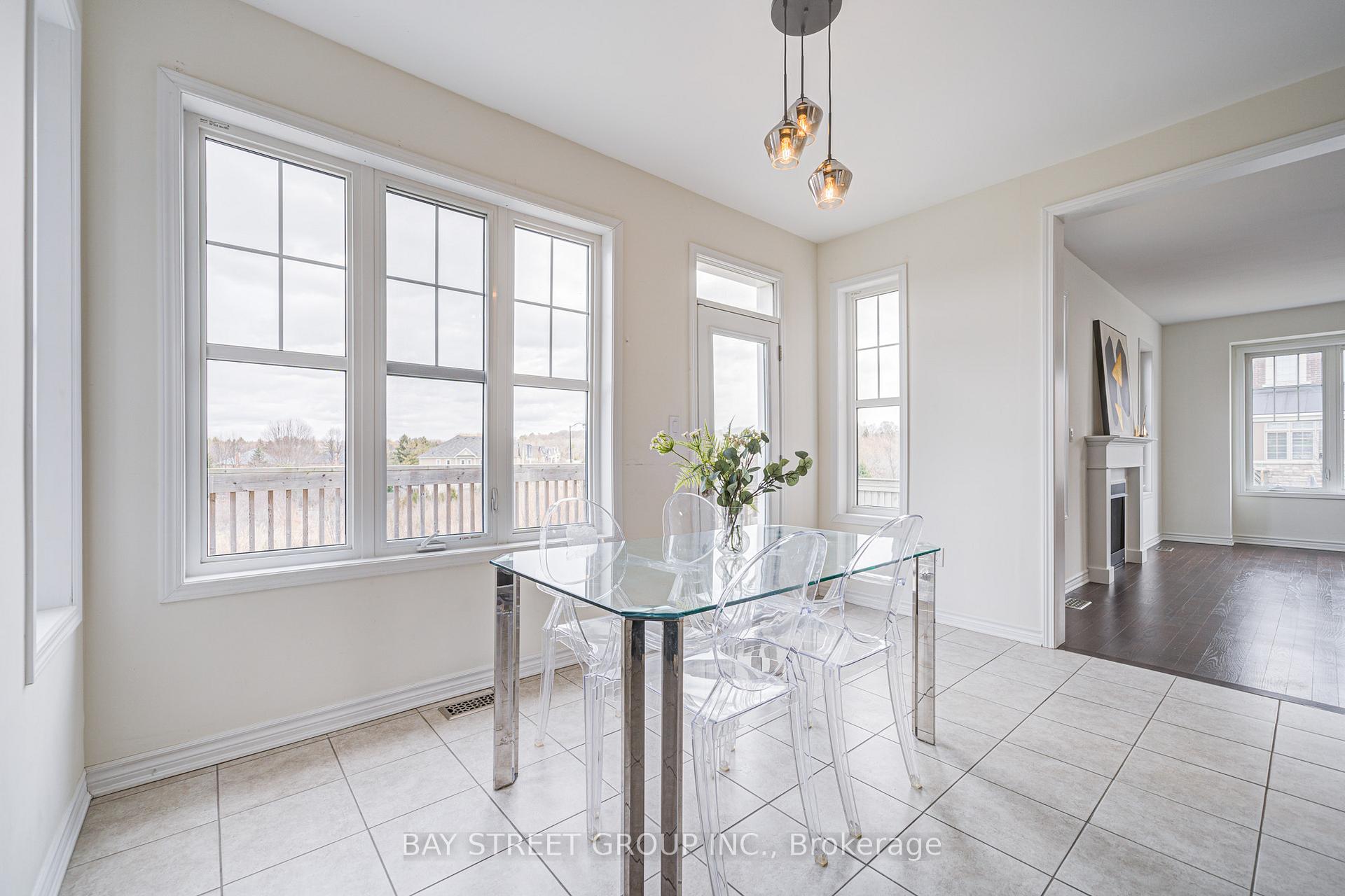 Photo 15 of 152 Baber Crescent, Aurora, Rural Aurora — HOMEH