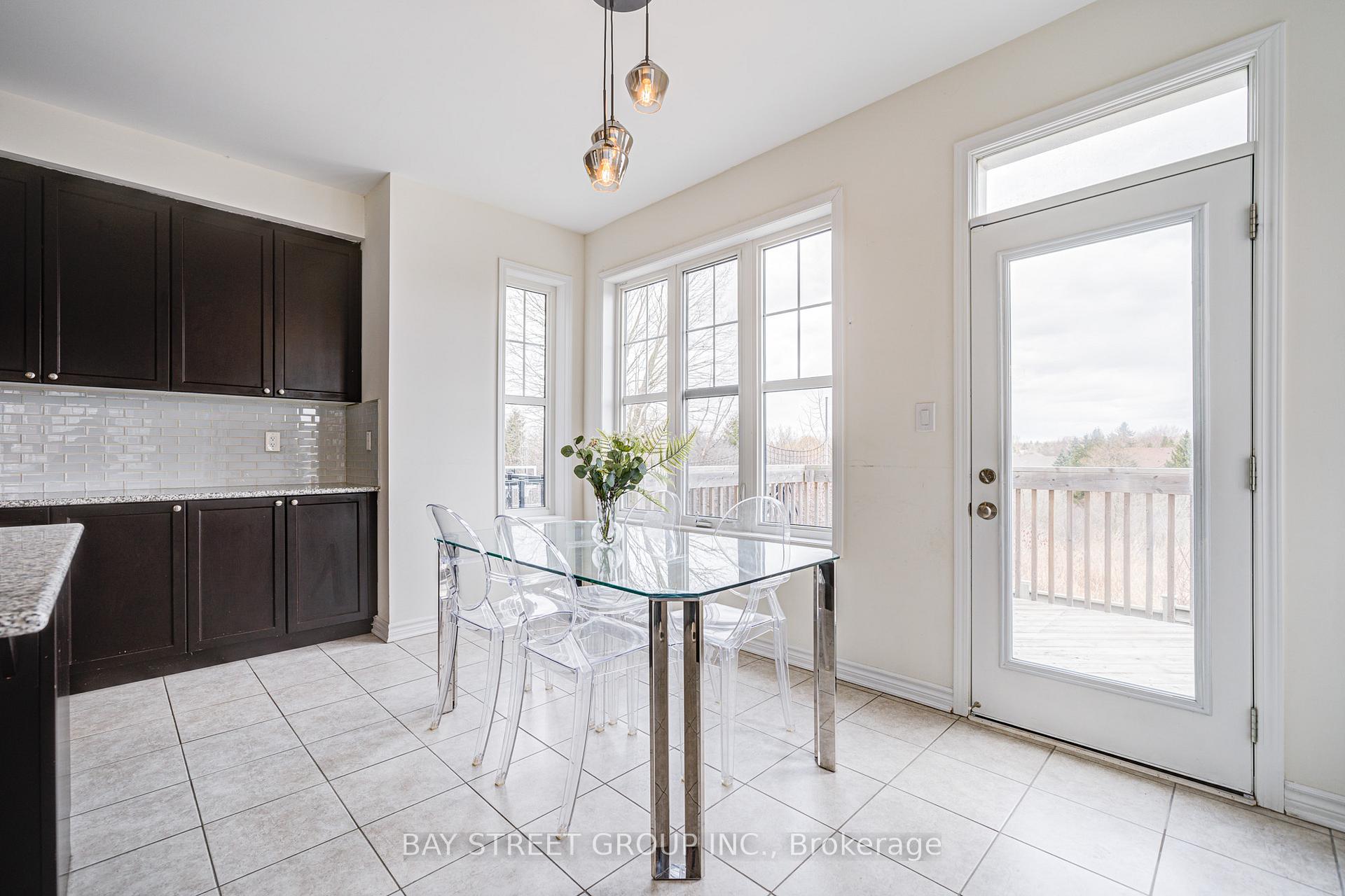 Photo 17 of 152 Baber Crescent, Aurora, Rural Aurora — HOMEH