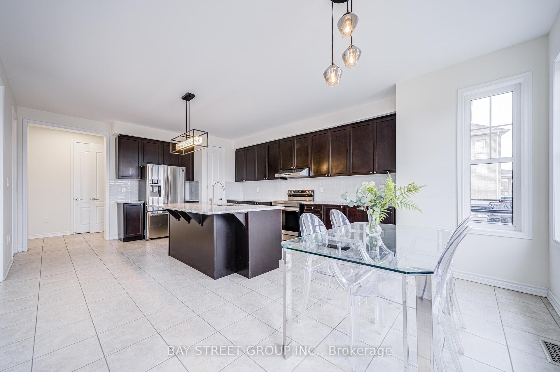 Photo 18 of 152 Baber Crescent, Aurora, Rural Aurora — HOMEH