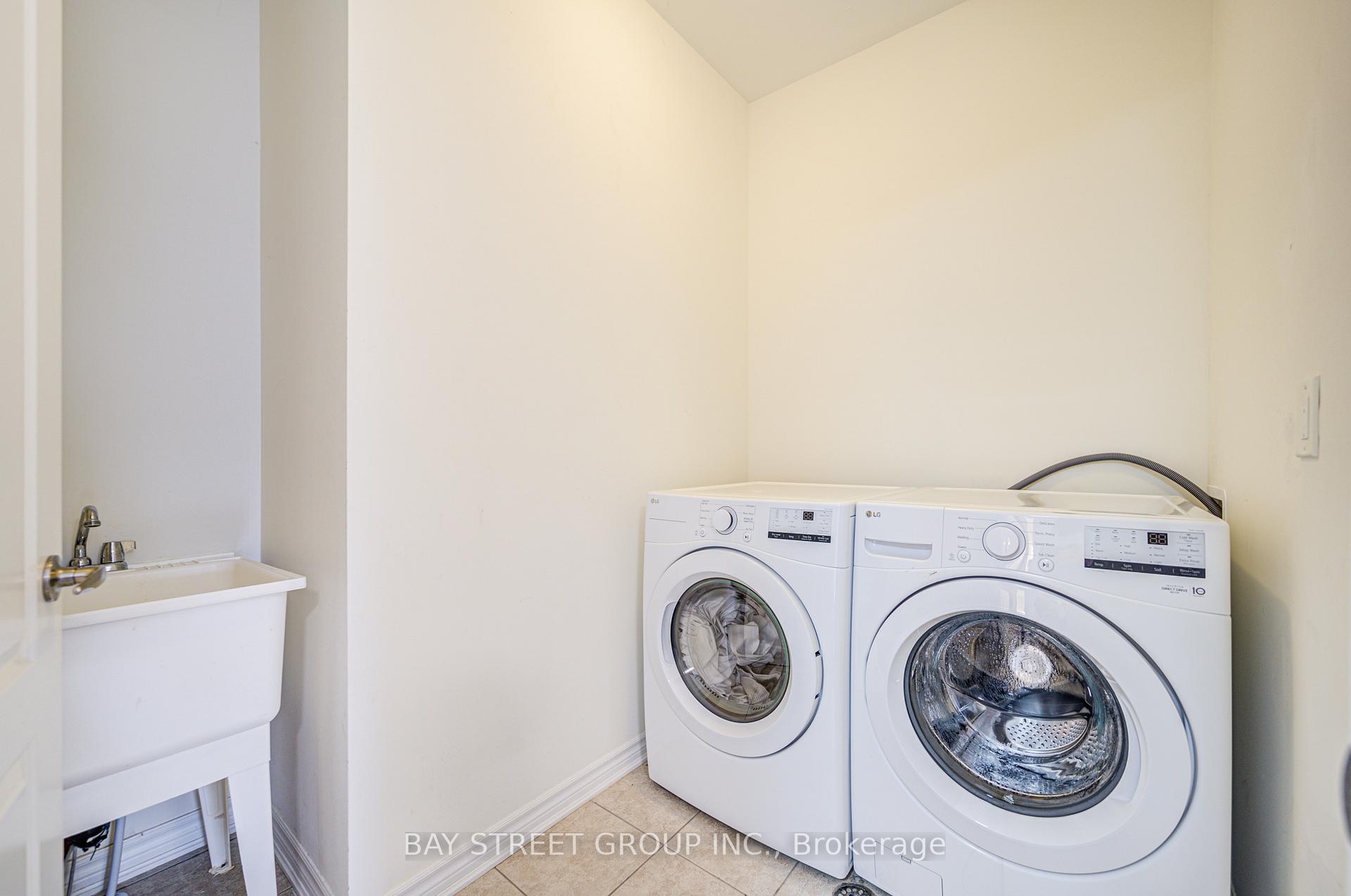 Photo 26 of 152 Baber Crescent, Aurora, Rural Aurora — HOMEH