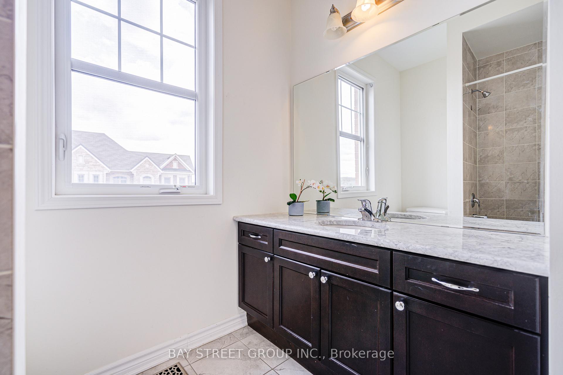 Photo 33 of 152 Baber Crescent, Aurora, Rural Aurora — HOMEH