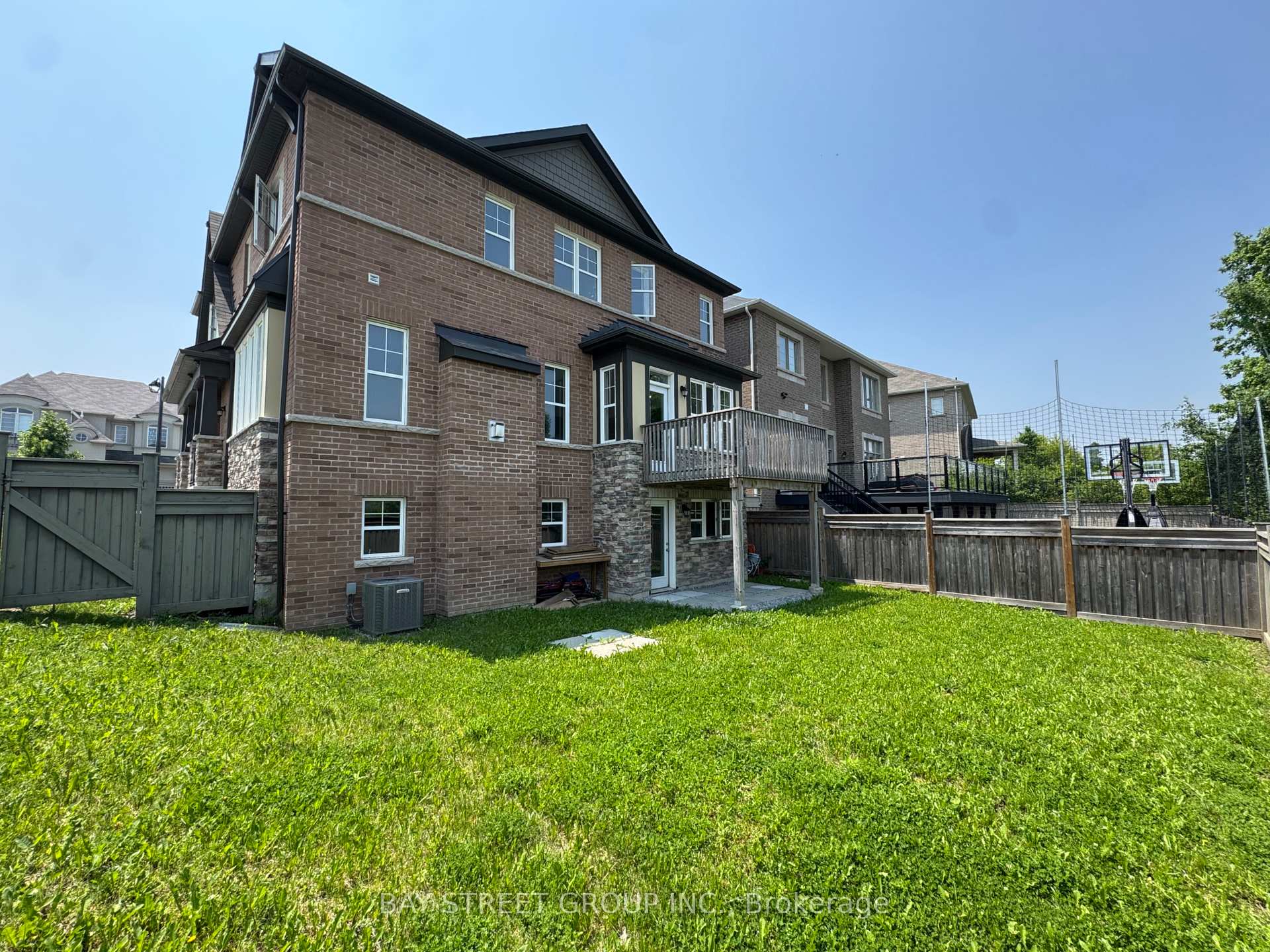 Photo 44 of 152 Baber Crescent, Aurora, Rural Aurora — HOMEH