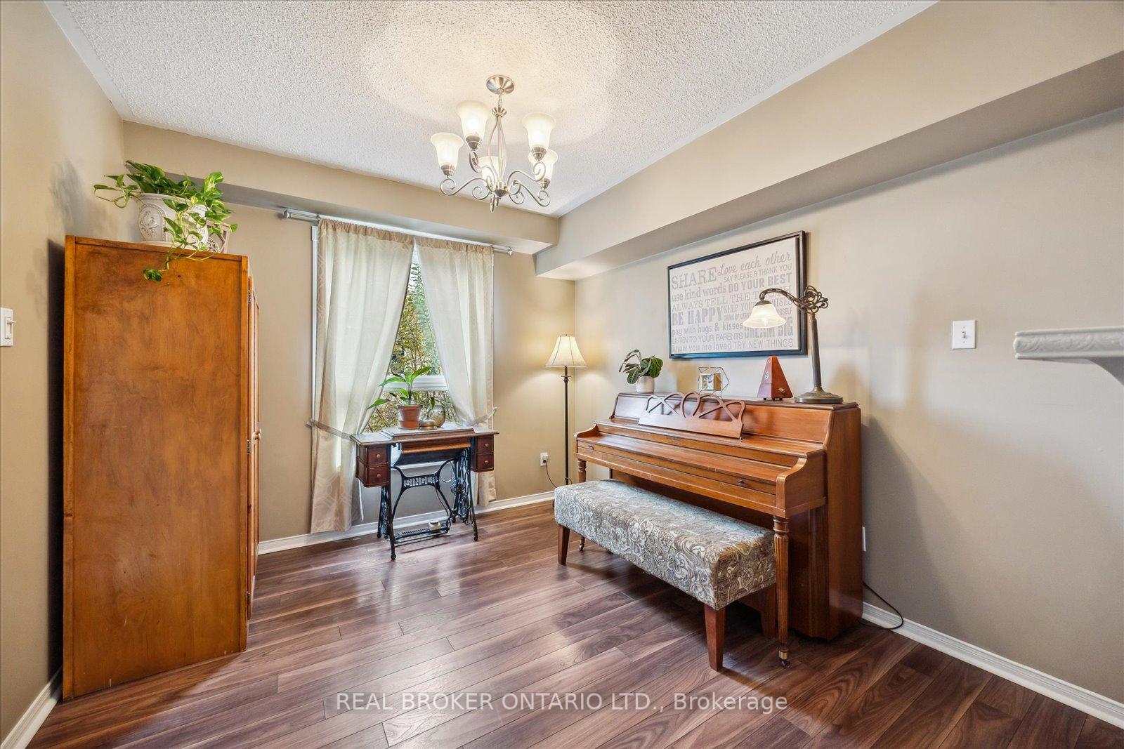 Photo 4 of 74 Trewin Lane, Clarington, Bowmanville — HOMEH