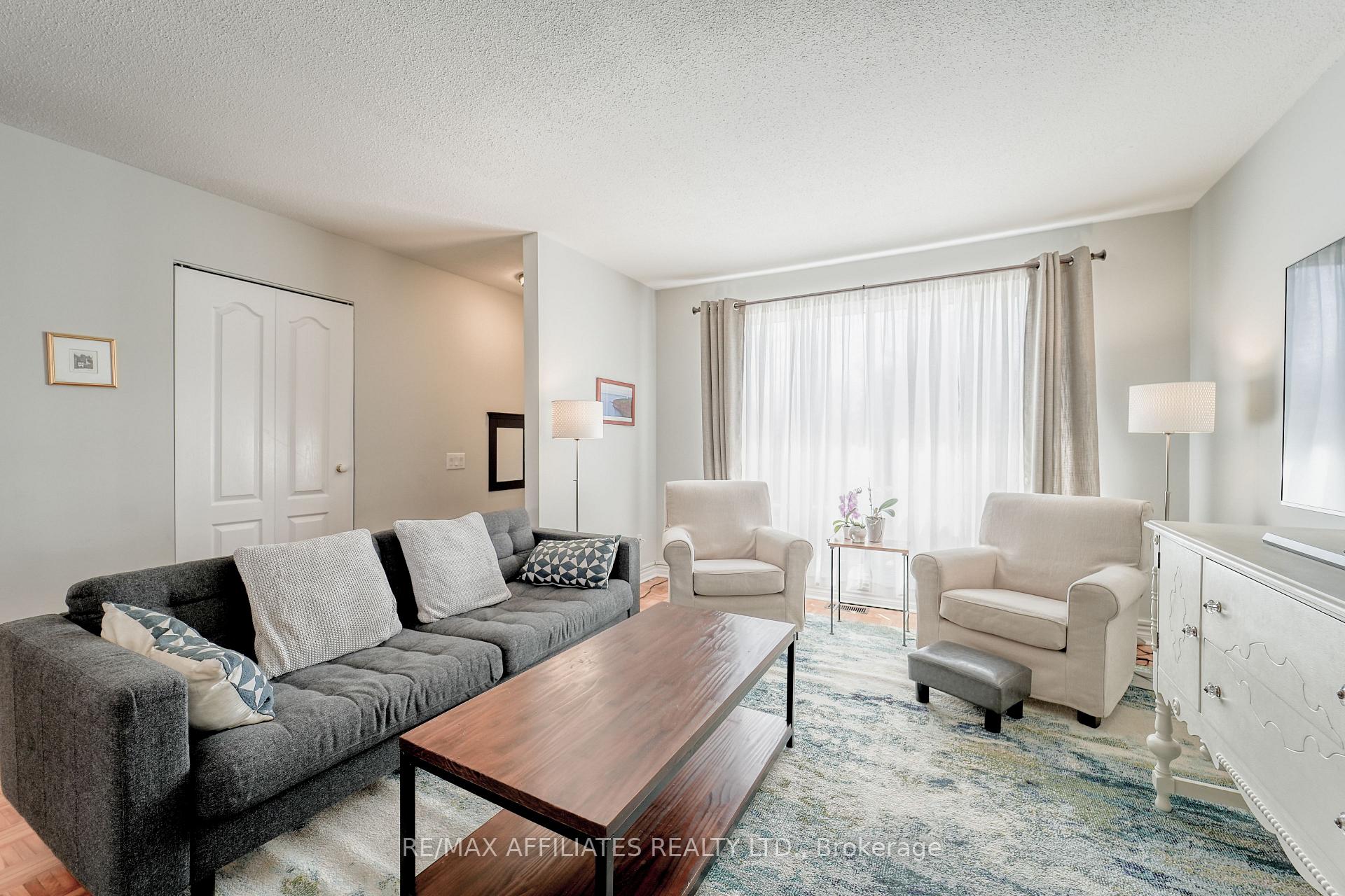 Photo 9 of 17 Uxbridge Crescent, Ottawa, Kanata - Glencairn/Hazeldean — HOMEH