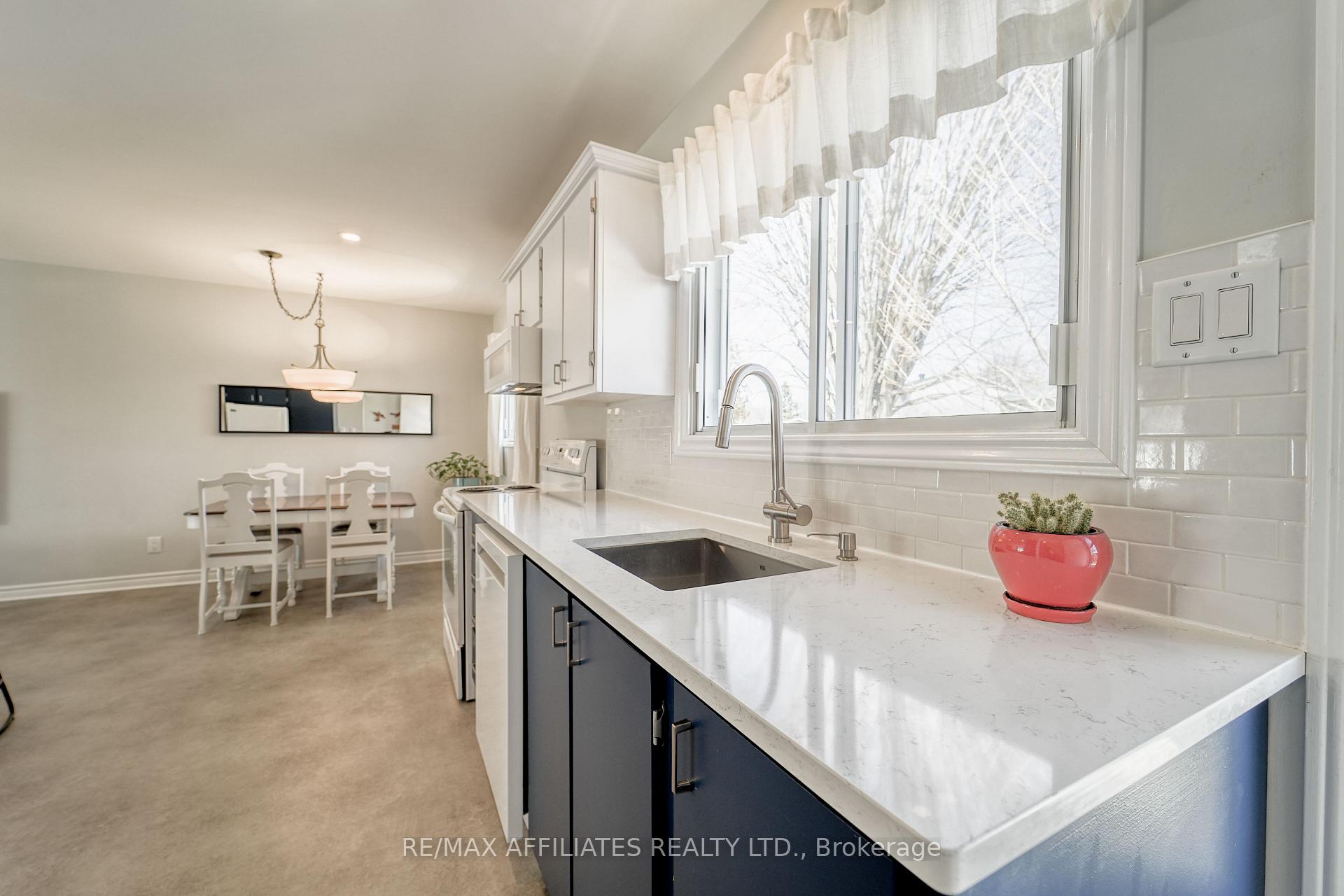 Photo 13 of 17 Uxbridge Crescent, Ottawa, Kanata - Glencairn/Hazeldean — HOMEH