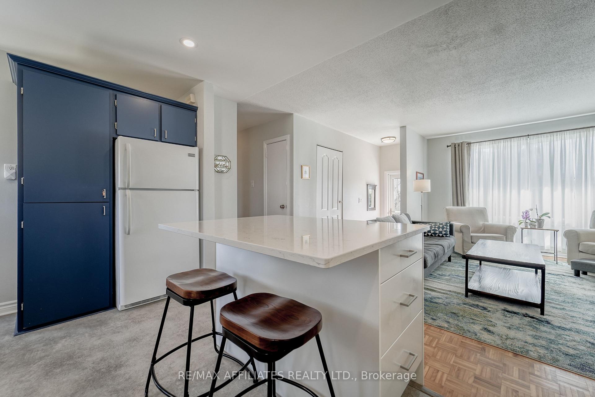 Photo 14 of 17 Uxbridge Crescent, Ottawa, Kanata - Glencairn/Hazeldean — HOMEH