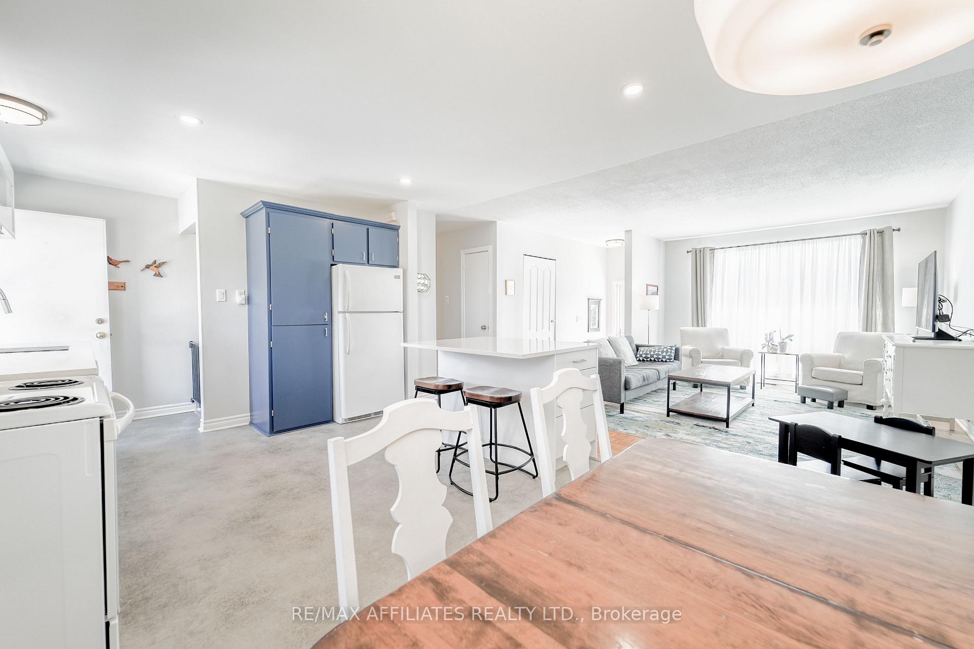 Photo 15 of 17 Uxbridge Crescent, Ottawa, Kanata - Glencairn/Hazeldean — HOMEH