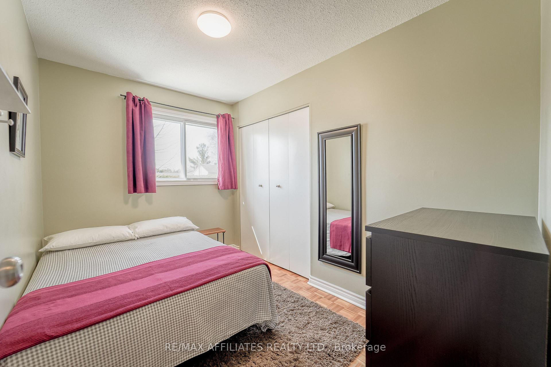 Photo 17 of 17 Uxbridge Crescent, Ottawa, Kanata - Glencairn/Hazeldean — HOMEH