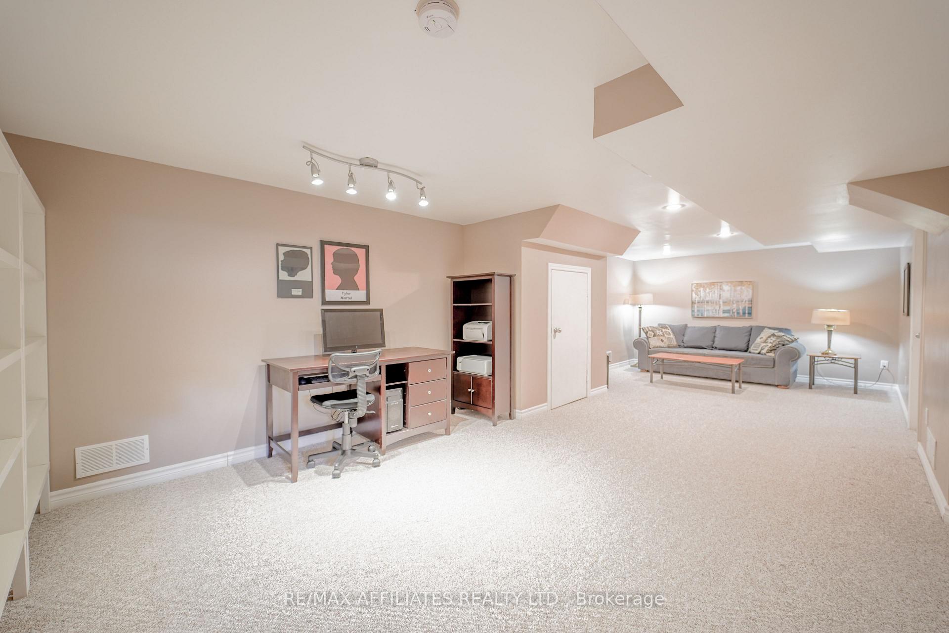 Photo 19 of 17 Uxbridge Crescent, Ottawa, Kanata - Glencairn/Hazeldean — HOMEH
