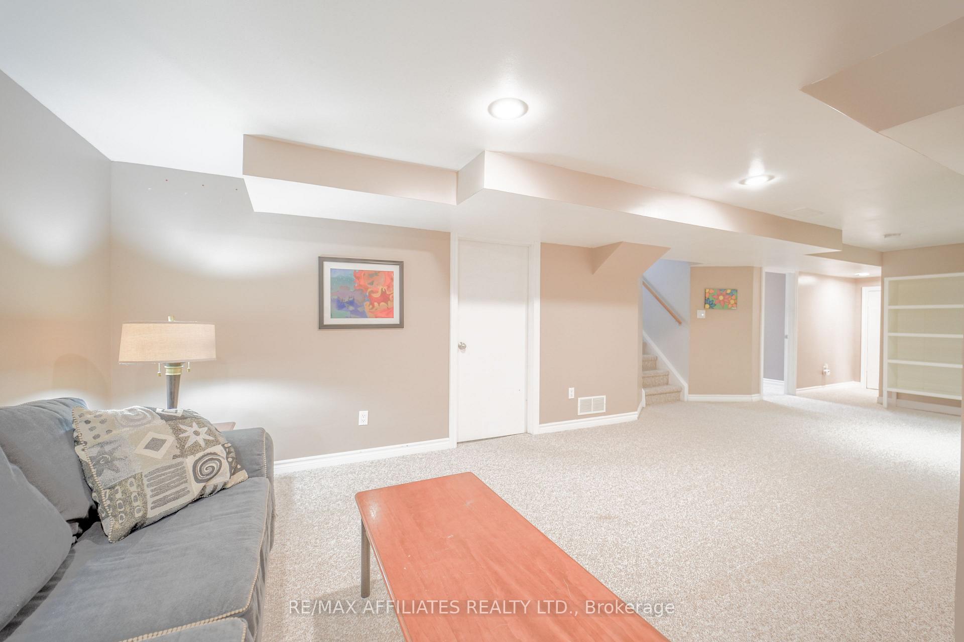 Photo 24 of 17 Uxbridge Crescent, Ottawa, Kanata - Glencairn/Hazeldean — HOMEH
