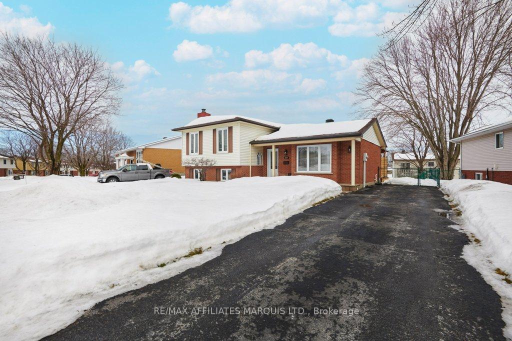 Photo 1 of 277 Meadowvale Crescent, Cornwall — HOMEH