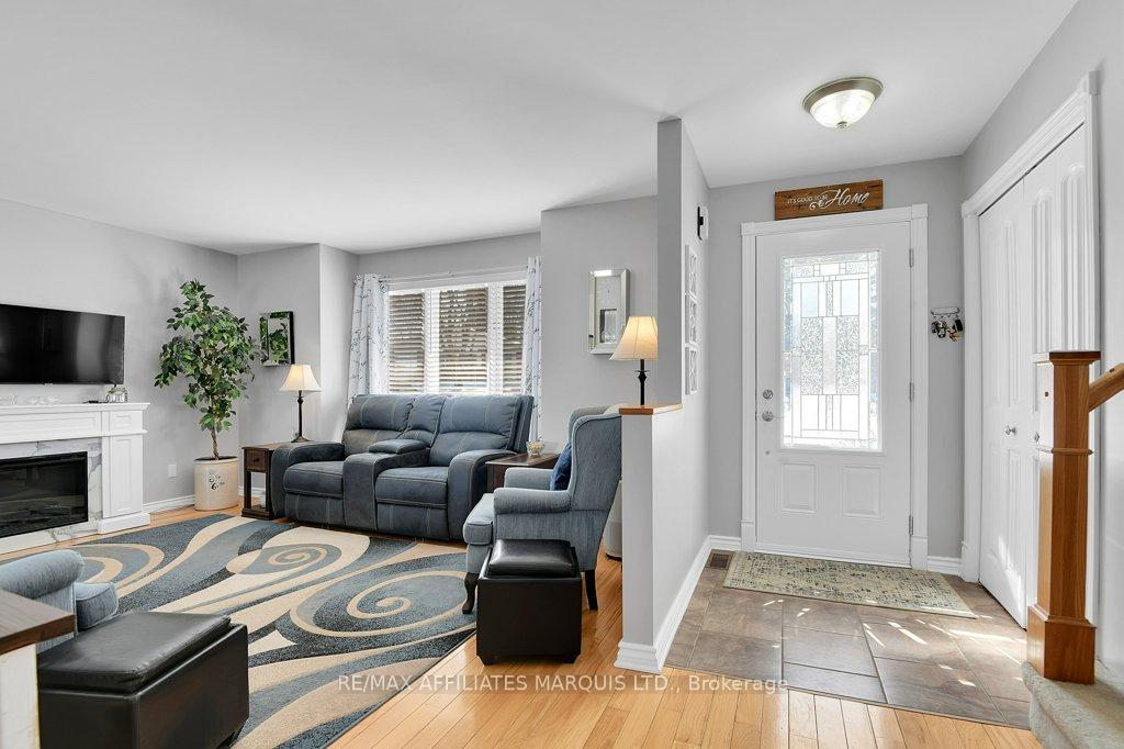 Photo 3 of 277 Meadowvale Crescent, Cornwall — HOMEH