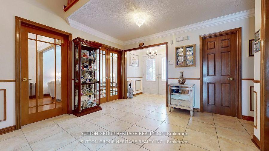 Photo 3 of 25 Jimston Drive, Markham, Milliken Mills East — HOMEH
